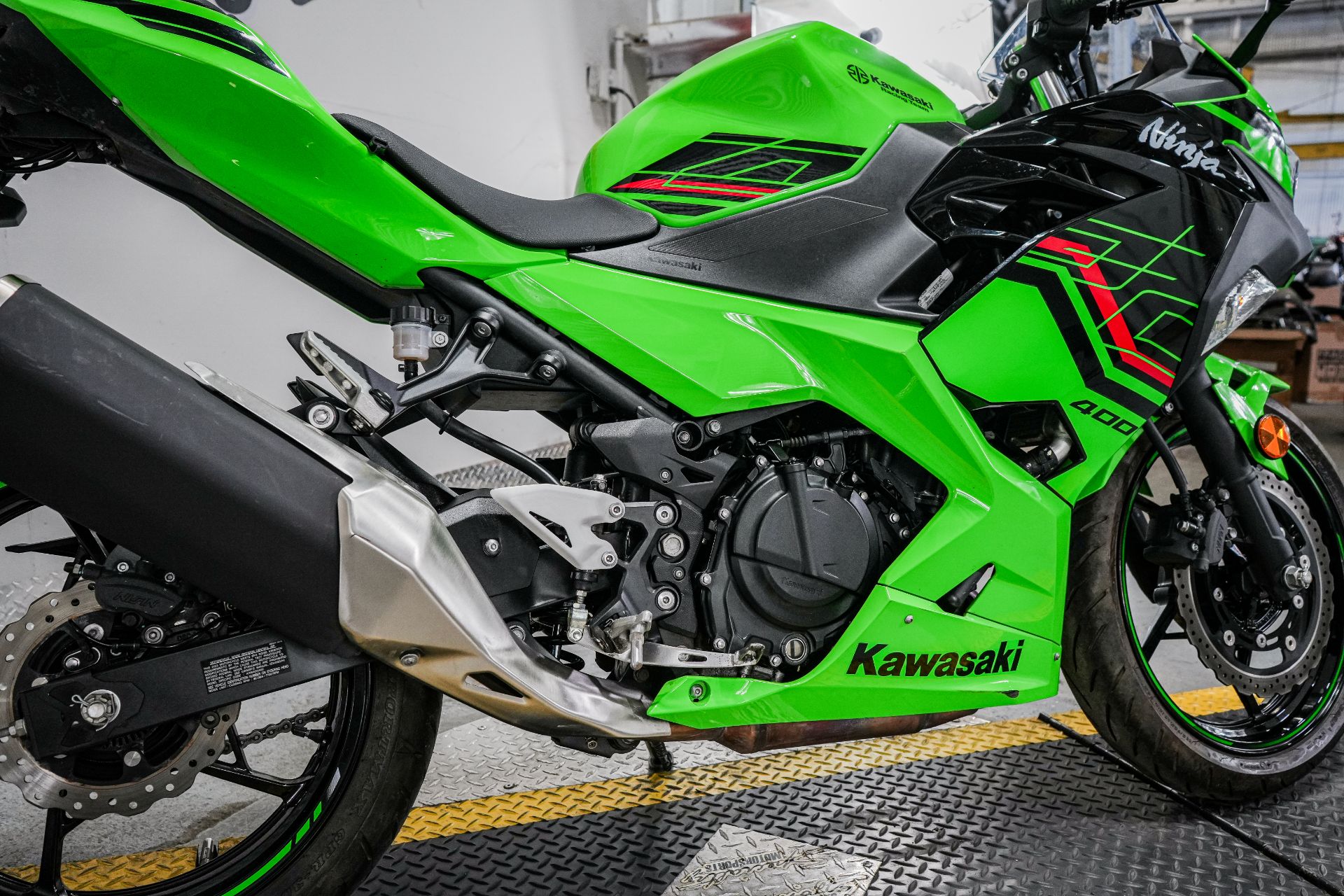2023 Kawasaki Ninja 400 KRT Edition in Sacramento, California - Photo 8