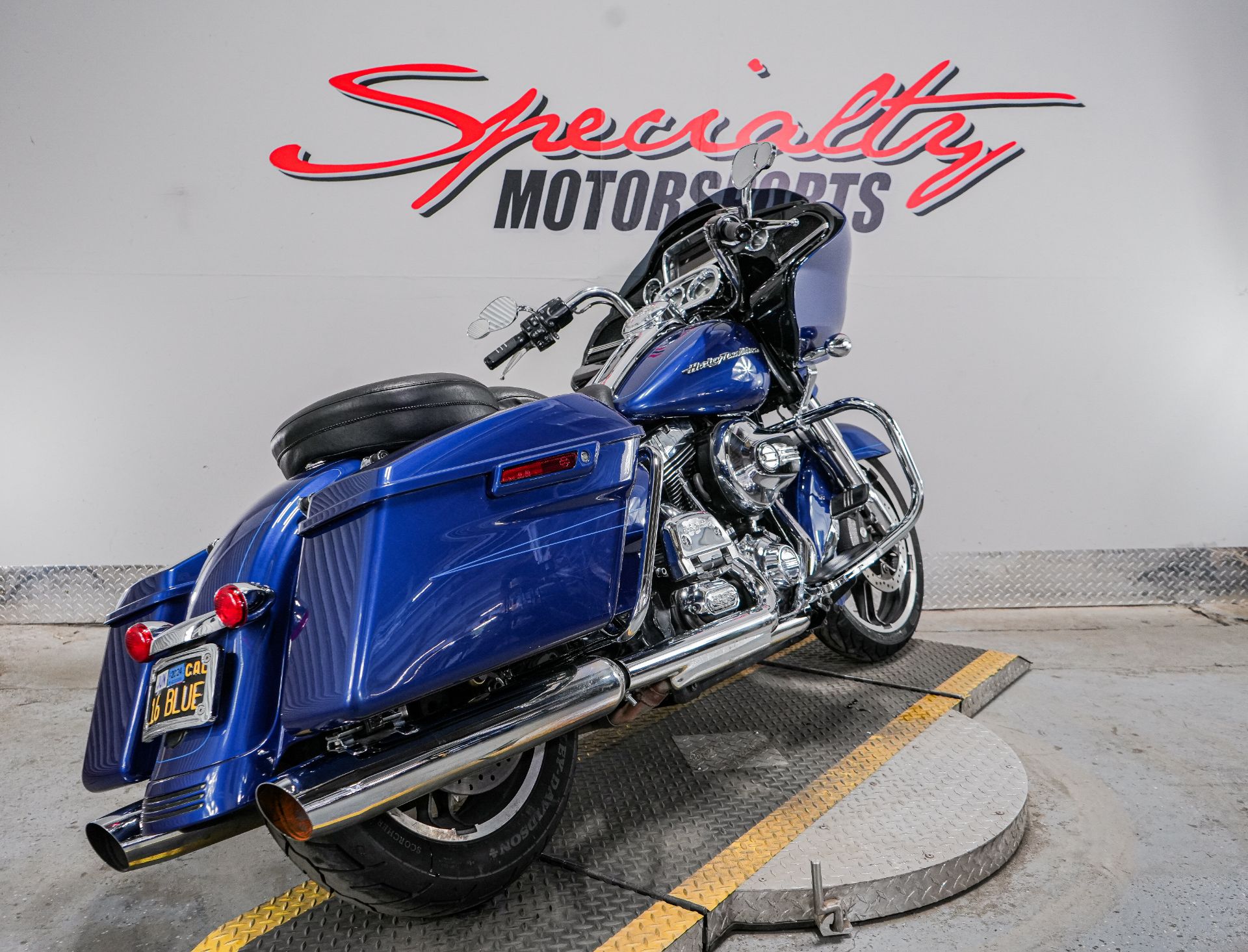 2016 Harley-Davidson Road Glide® Special in Sacramento, California - Photo 2