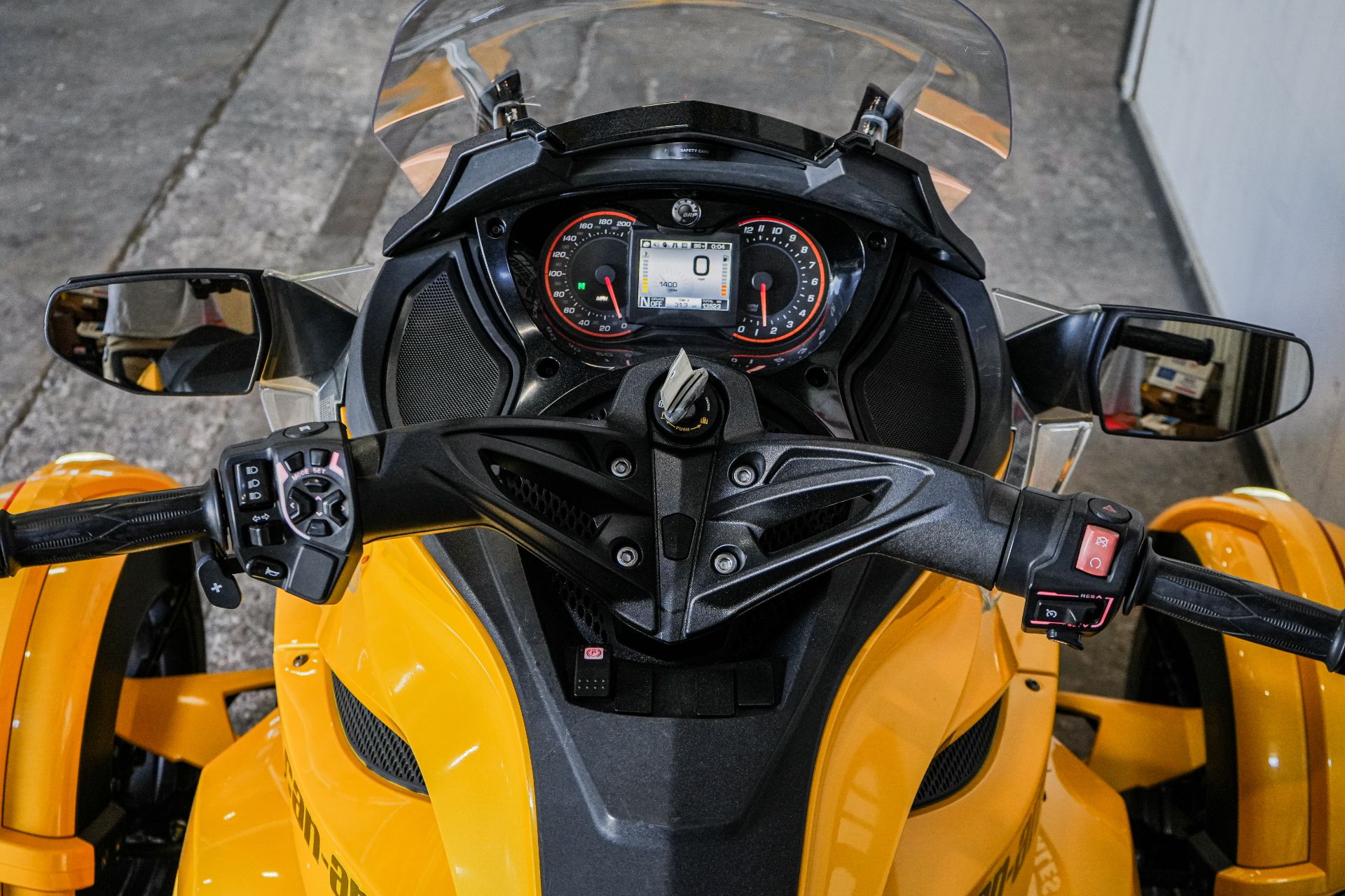 2013 Can-Am Spyder® ST-S SE5 in Sacramento, California - Photo 9