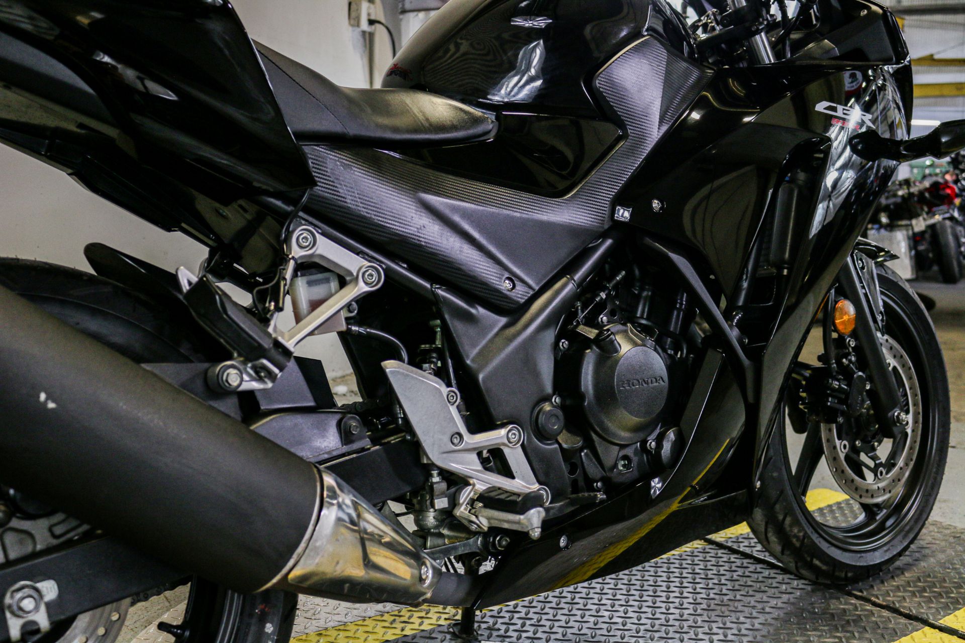 2015 Honda CBR®300RLF in Sacramento, California - Photo 8