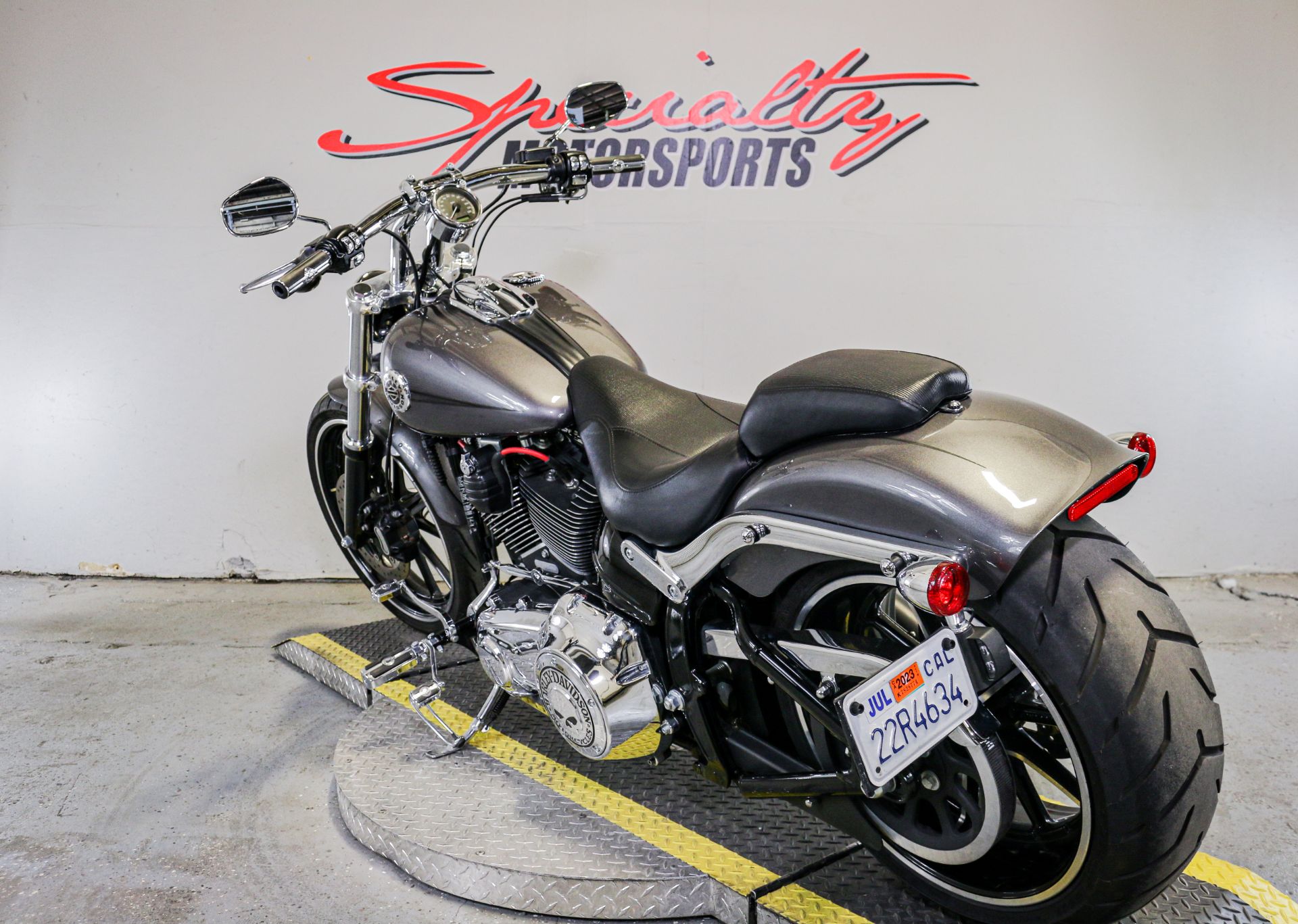 2015 Harley-Davidson Breakout® in Sacramento, California - Photo 3