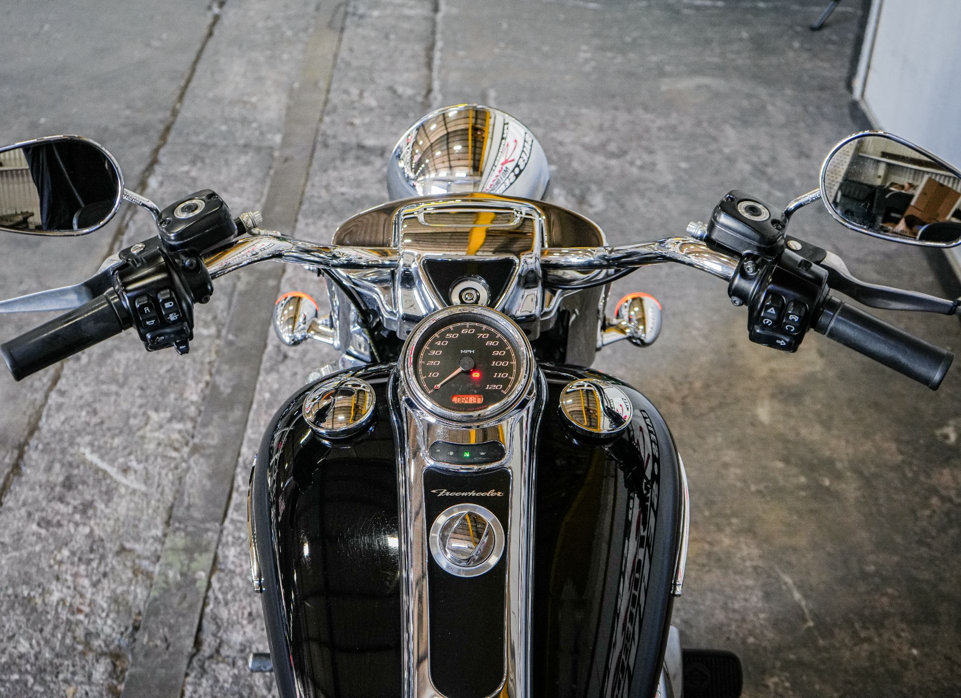 2016 Harley-Davidson Freewheeler™ in Sacramento, California - Photo 9