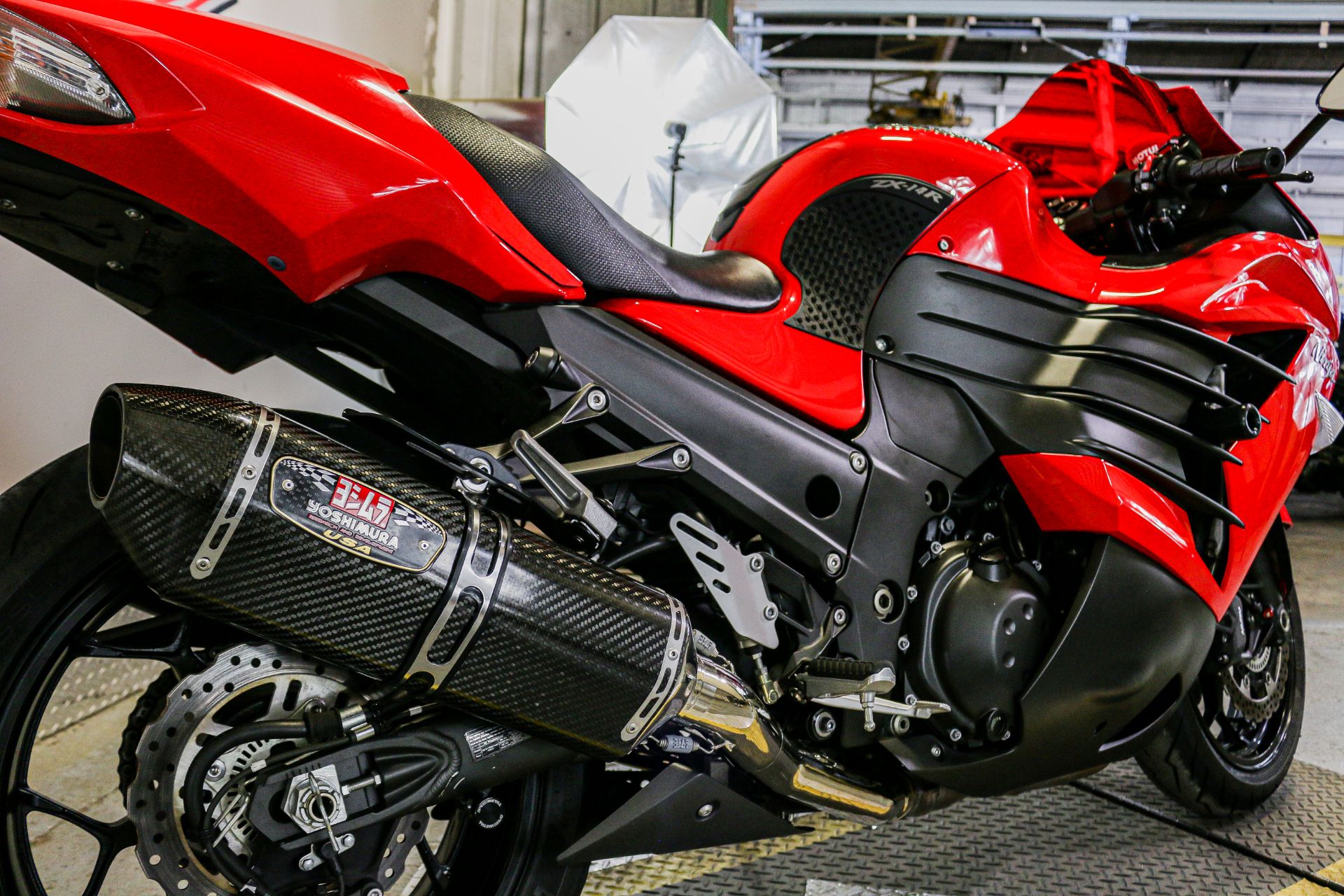 2013 Kawasaki Ninja® ZX™-14R in Sacramento, California - Photo 8