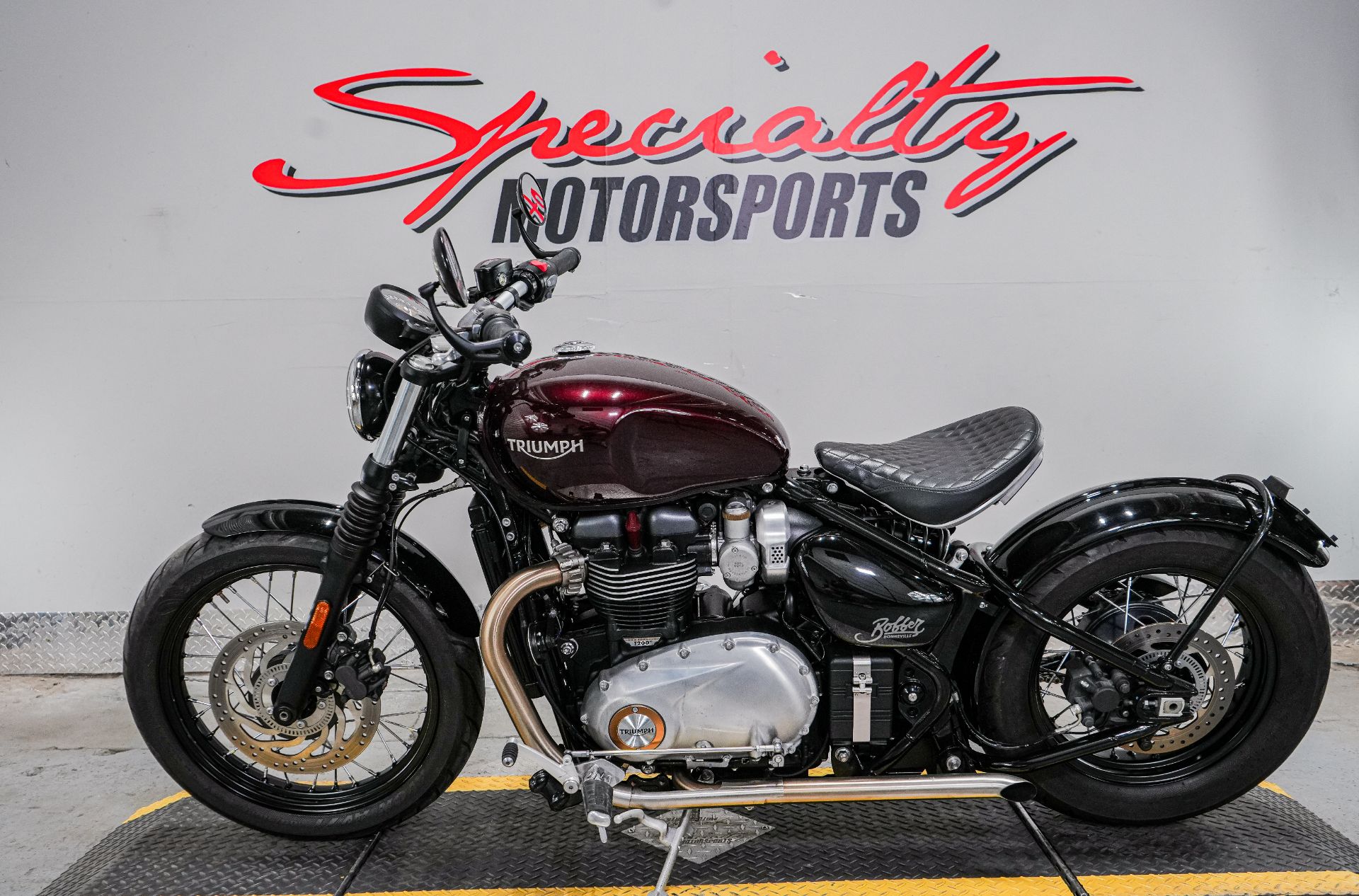 2017 Triumph Bonneville Bobber in Sacramento, California - Photo 4