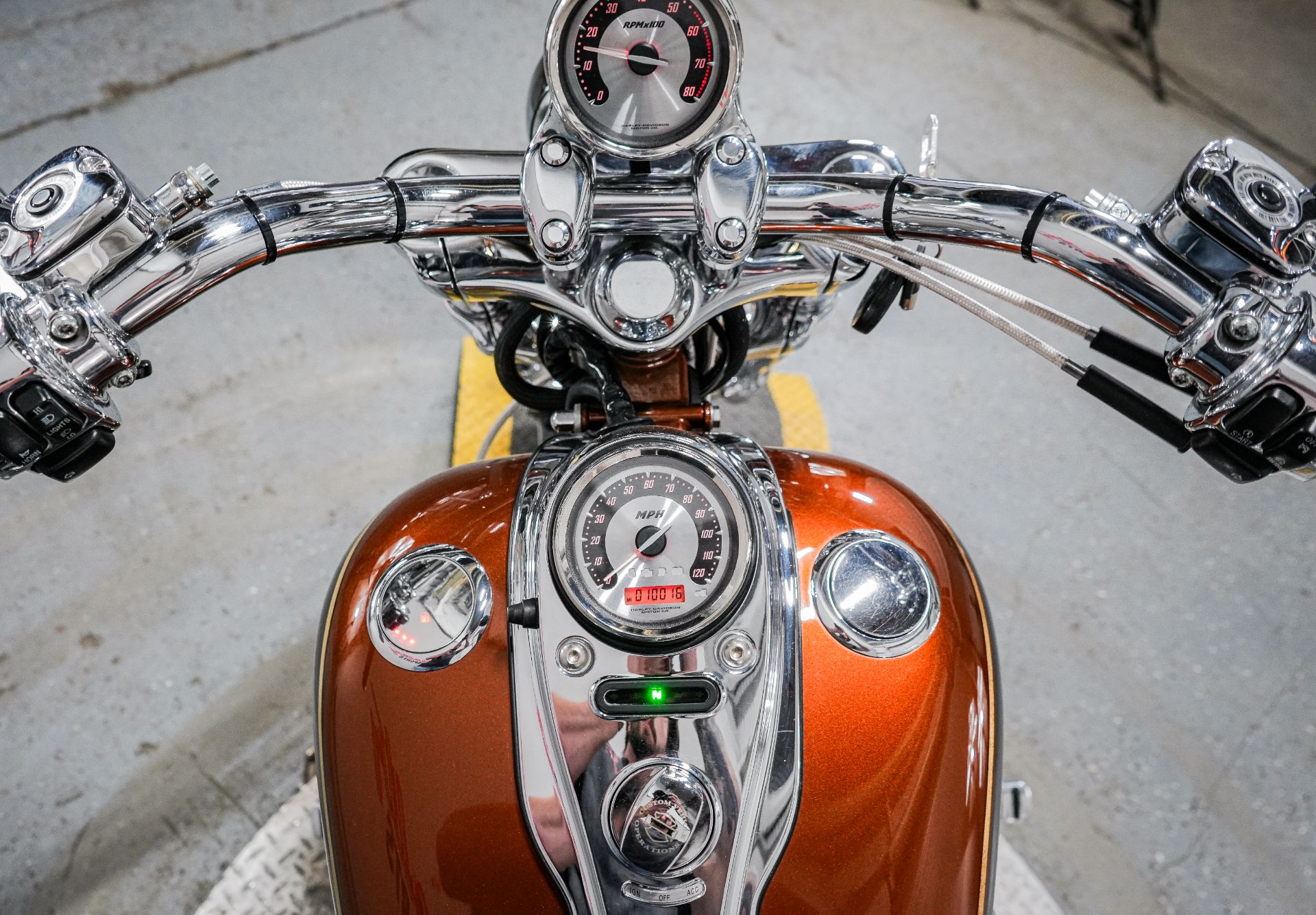 2008 Harley-Davidson CVO™ Screamin' Eagle® Dyna® in Sacramento, California - Photo 10