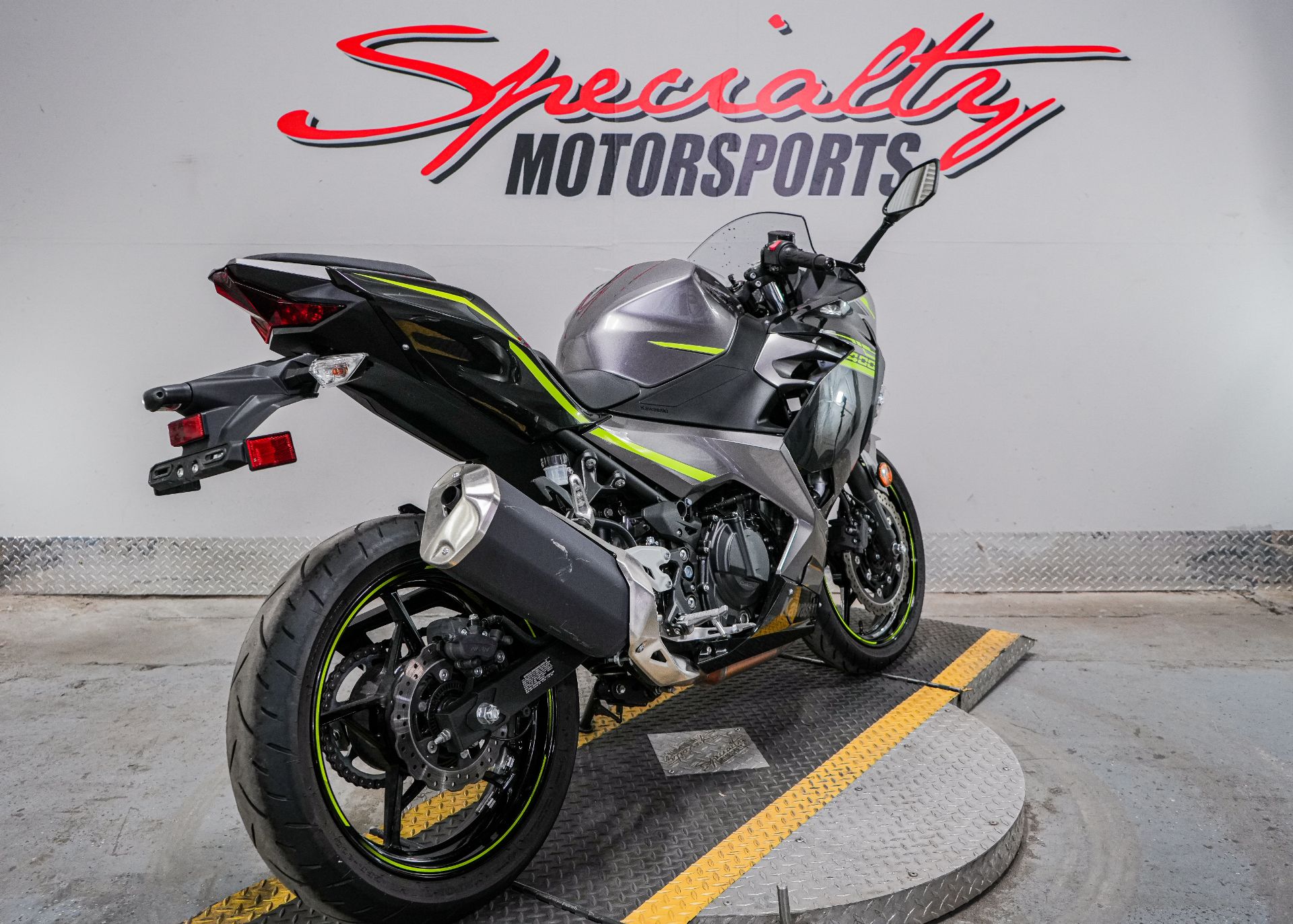 2021 Kawasaki Ninja 400 ABS in Sacramento, California - Photo 2