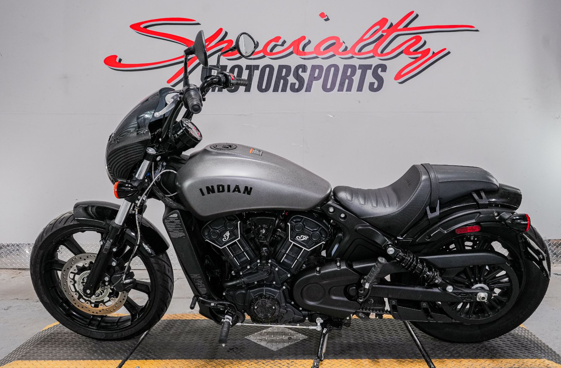 2023 Indian Motorcycle Scout® Rogue Sixty in Sacramento, California - Photo 4