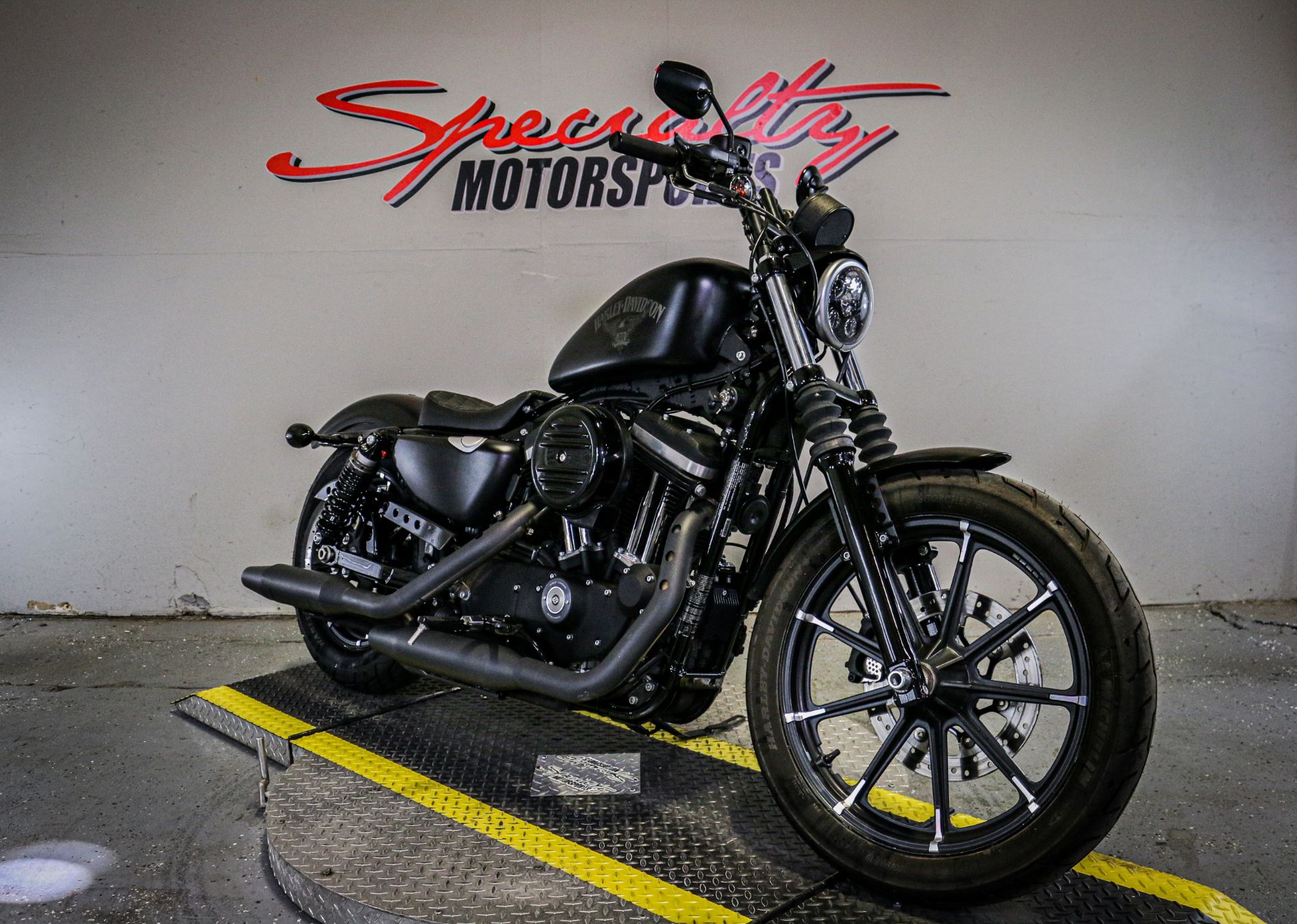 2017 Harley-Davidson Iron 883™ in Sacramento, California - Photo 7
