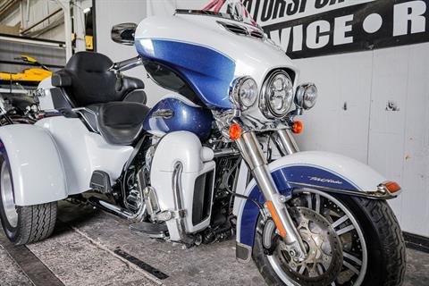 2015 Harley-Davidson Tri Glide® Ultra in Sacramento, California - Photo 2