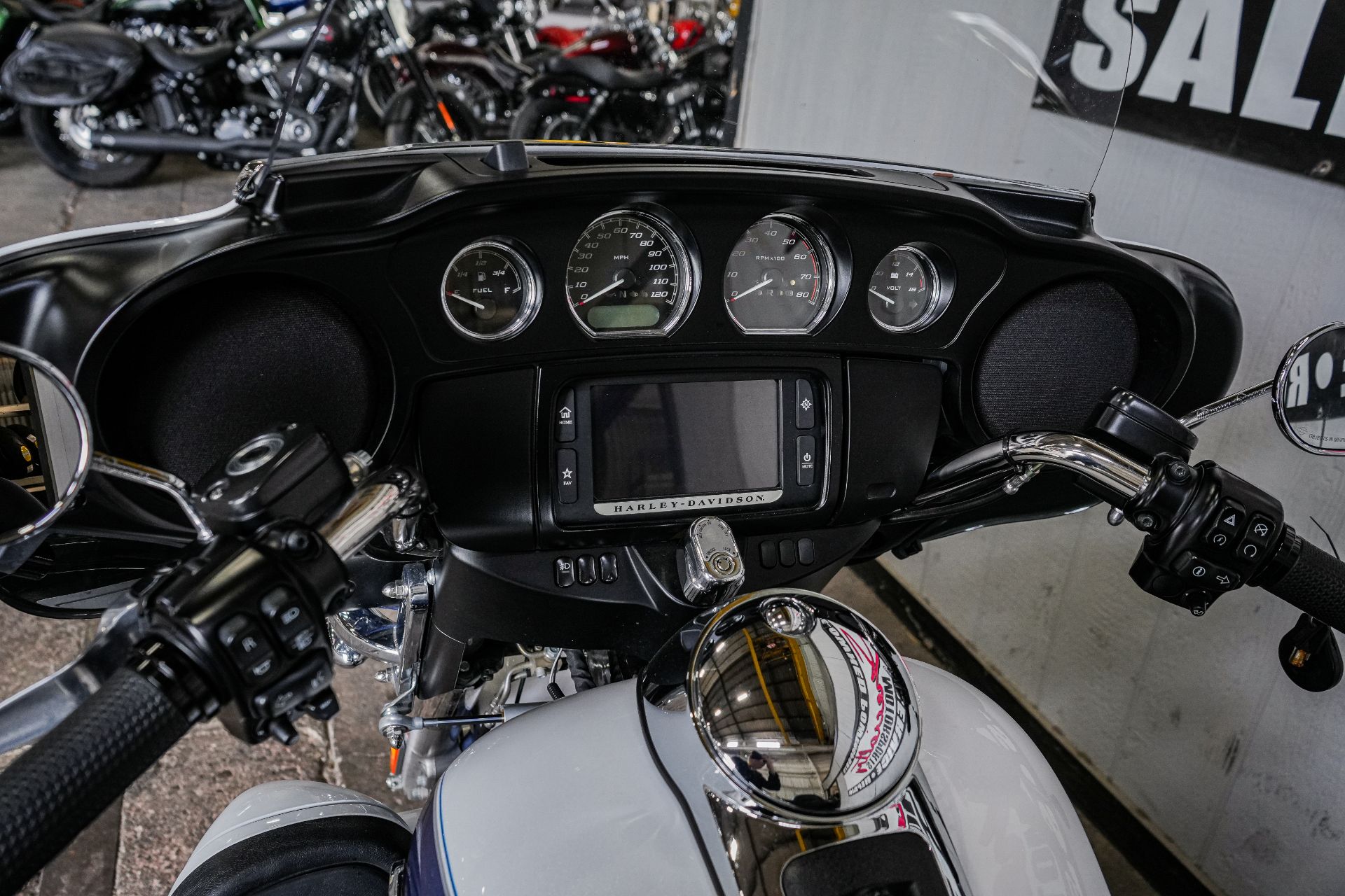 2015 Harley-Davidson Tri Glide® Ultra in Sacramento, California - Photo 9