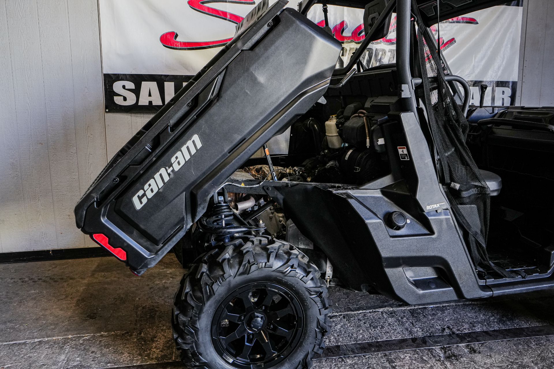 2023 Can-Am Defender DPS HD10 in Sacramento, California - Photo 7