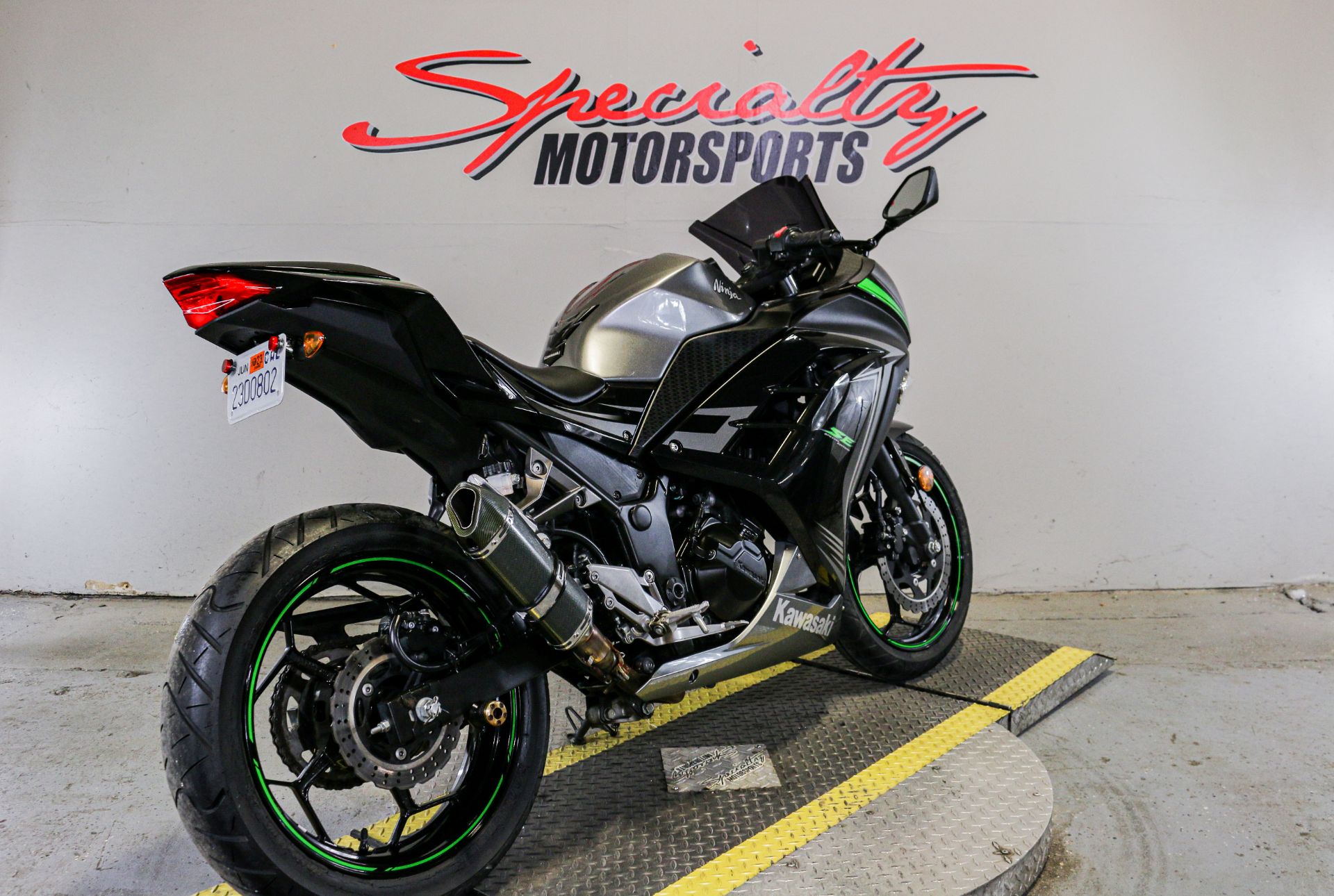 2015 Kawasaki Ninja® 300 SE in Sacramento, California - Photo 2