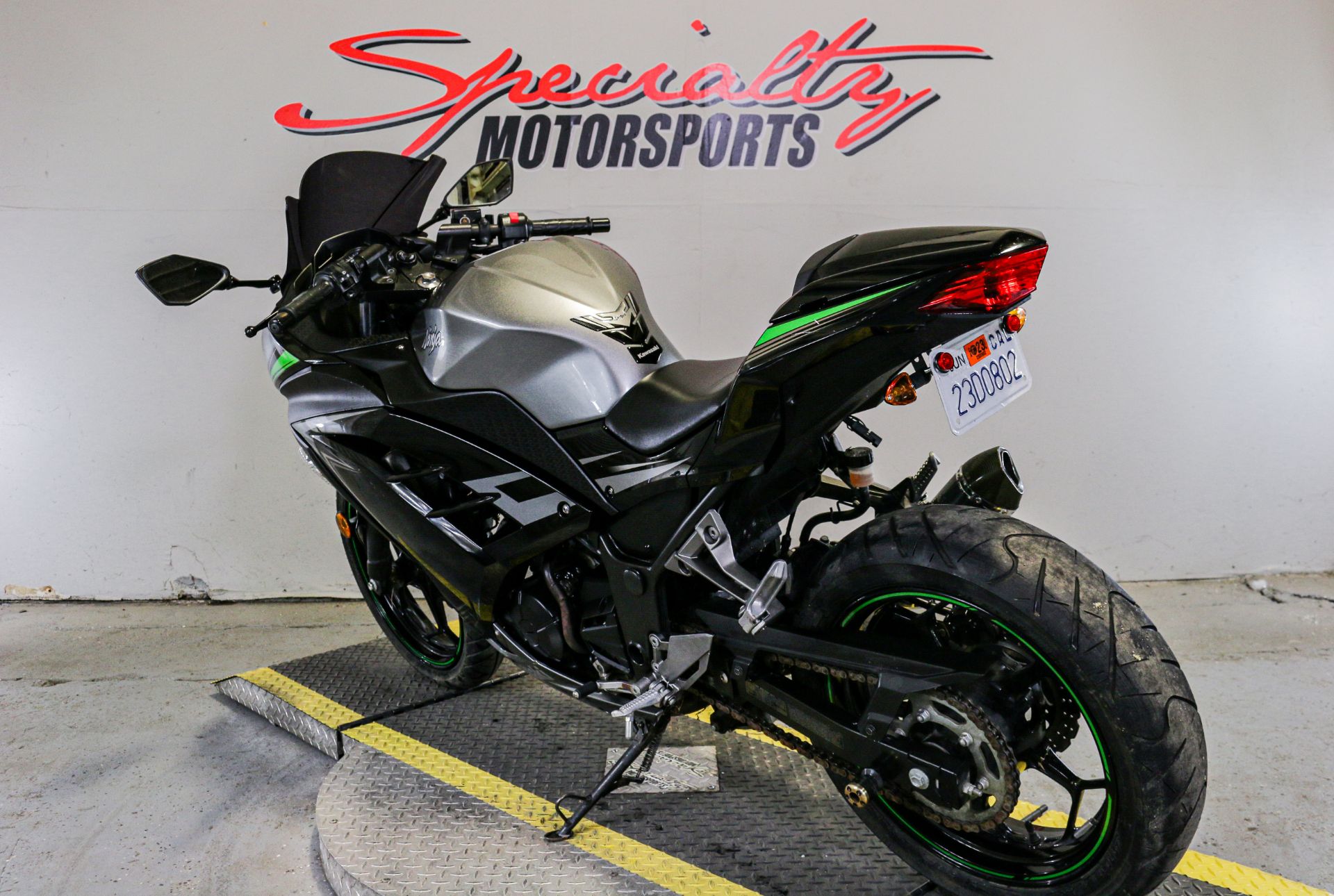 2015 Kawasaki Ninja® 300 SE in Sacramento, California - Photo 3