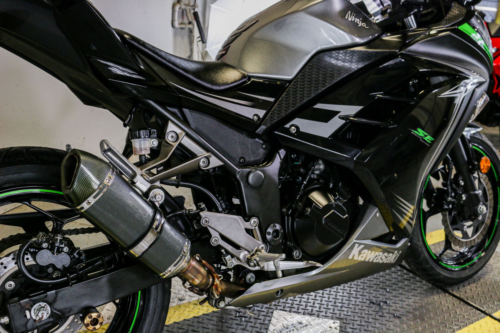 2015 Kawasaki Ninja® 300 SE in Sacramento, California - Photo 8