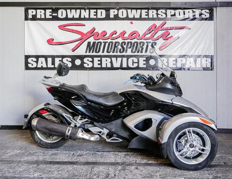 2009 Can-Am Spyder™ GS Roadster with SE5 Transmission (semi auto) in Sacramento, California - Photo 2