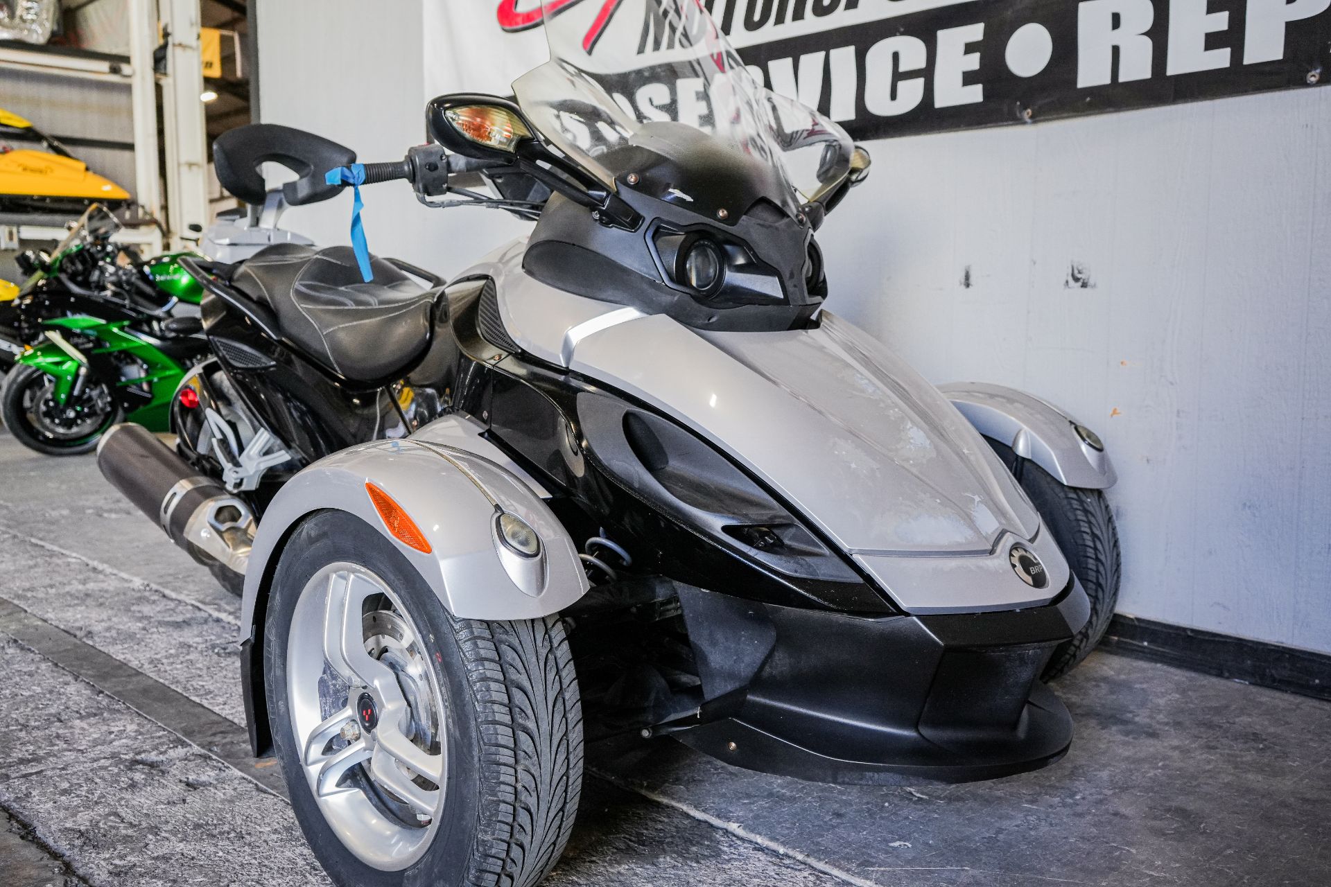 2009 Can-Am Spyder™ GS Roadster with SE5 Transmission (semi auto) in Sacramento, California - Photo 3
