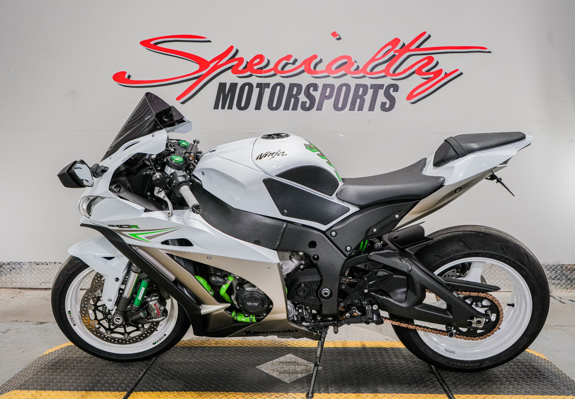 2017 Kawasaki Ninja ZX-10R in Sacramento, California - Photo 4