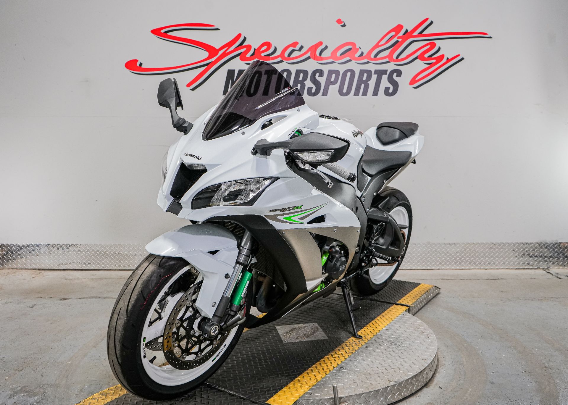 2017 Kawasaki Ninja ZX-10R in Sacramento, California - Photo 6