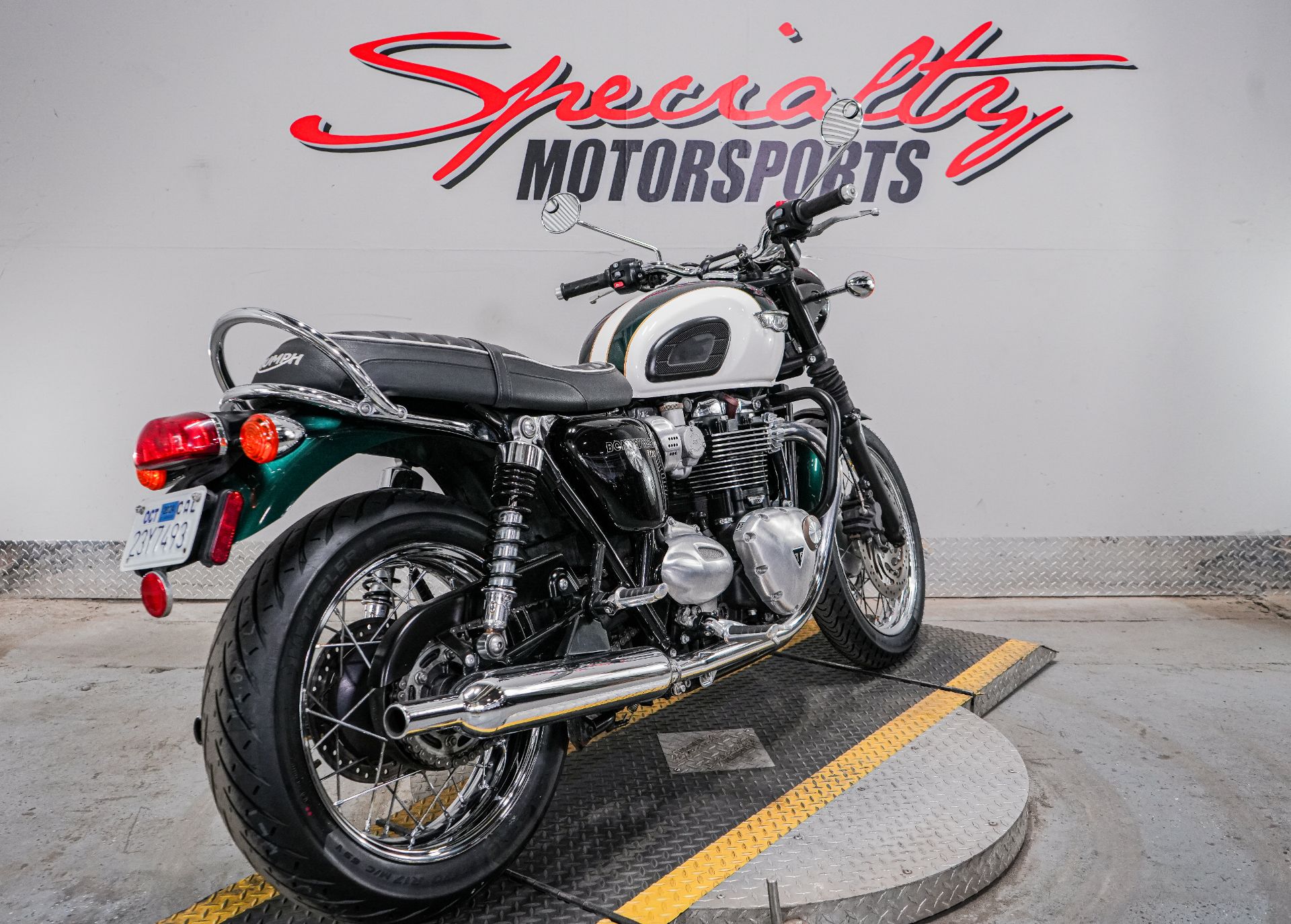 2018 Triumph Bonneville T120 Black in Sacramento, California - Photo 2