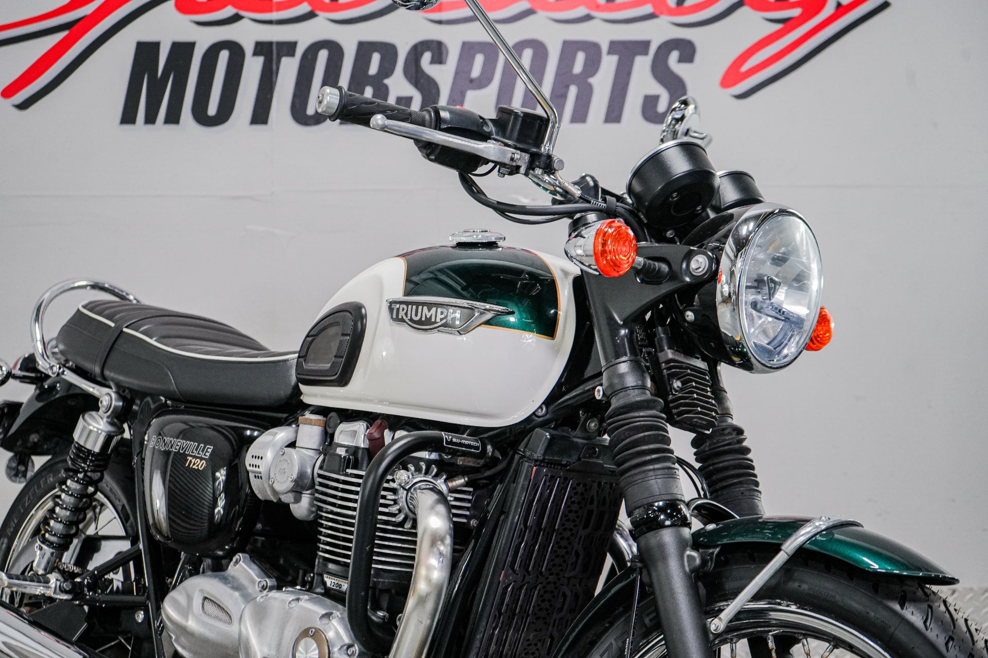 2018 Triumph Bonneville T120 Black in Sacramento, California - Photo 8