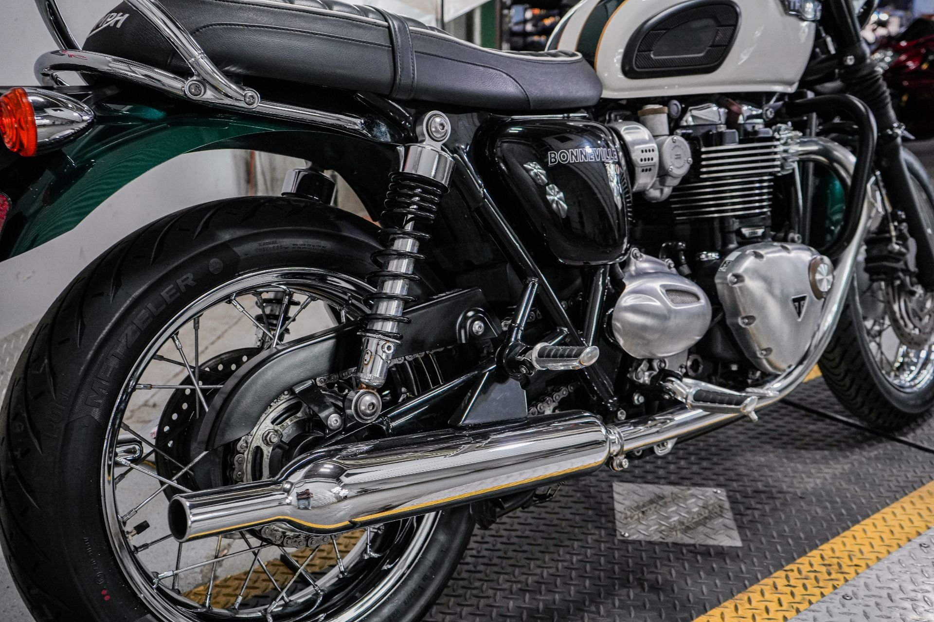 2018 Triumph Bonneville T120 Black in Sacramento, California - Photo 10