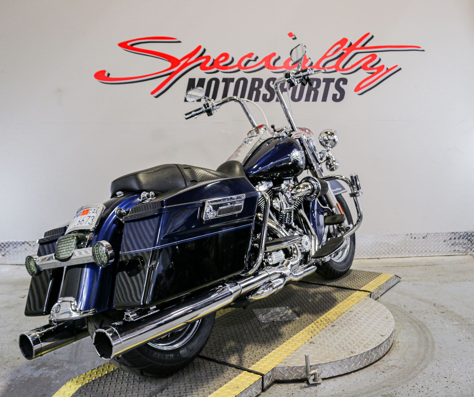 2013 Harley-Davidson Road King® Classic in Sacramento, California - Photo 2