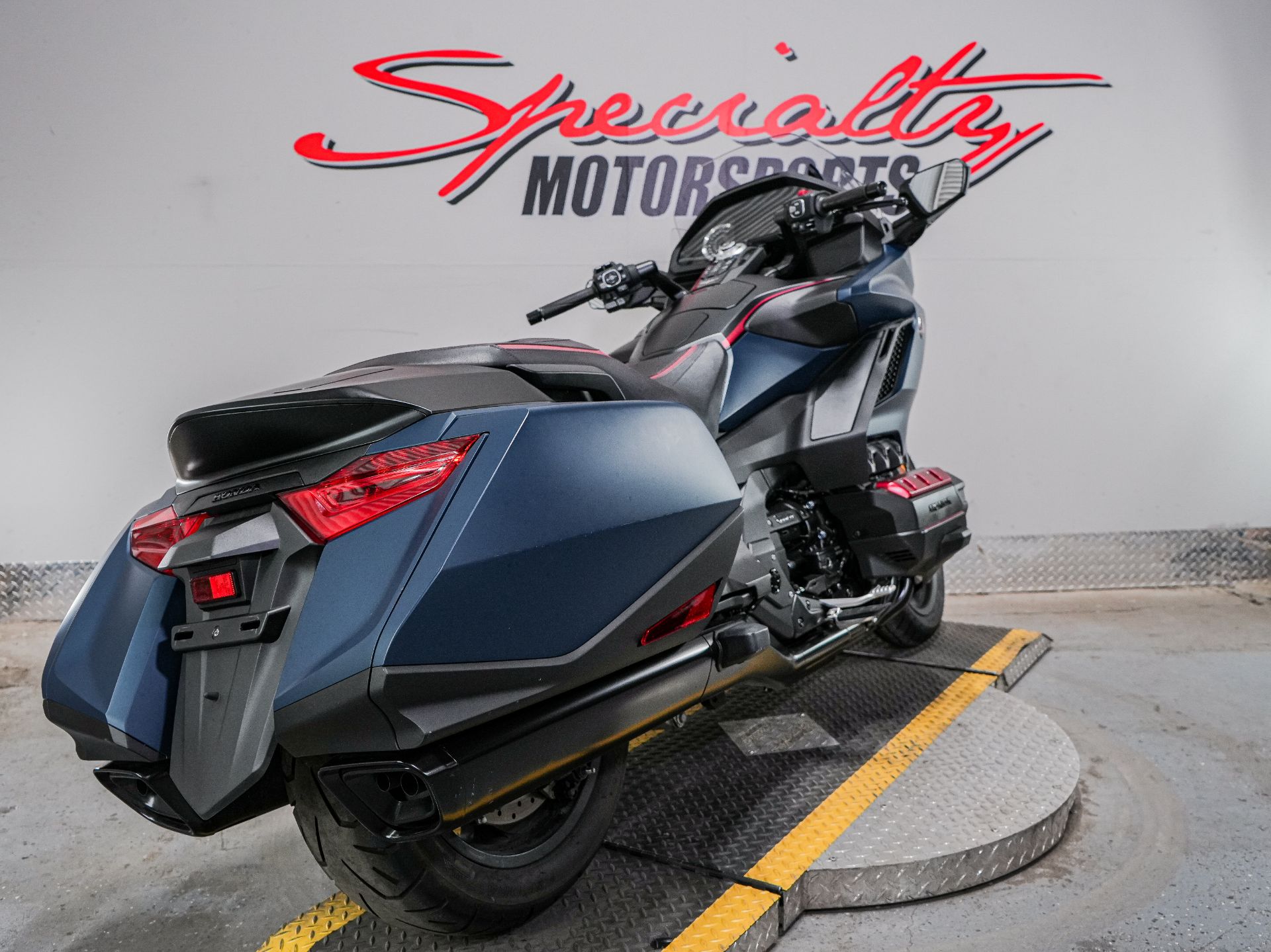 2022 Honda Gold Wing Automatic DCT in Sacramento, California - Photo 2