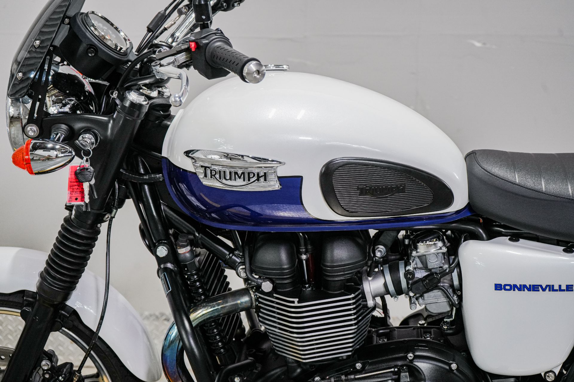 2014 Triumph Bonneville T100 in Sacramento, California - Photo 5