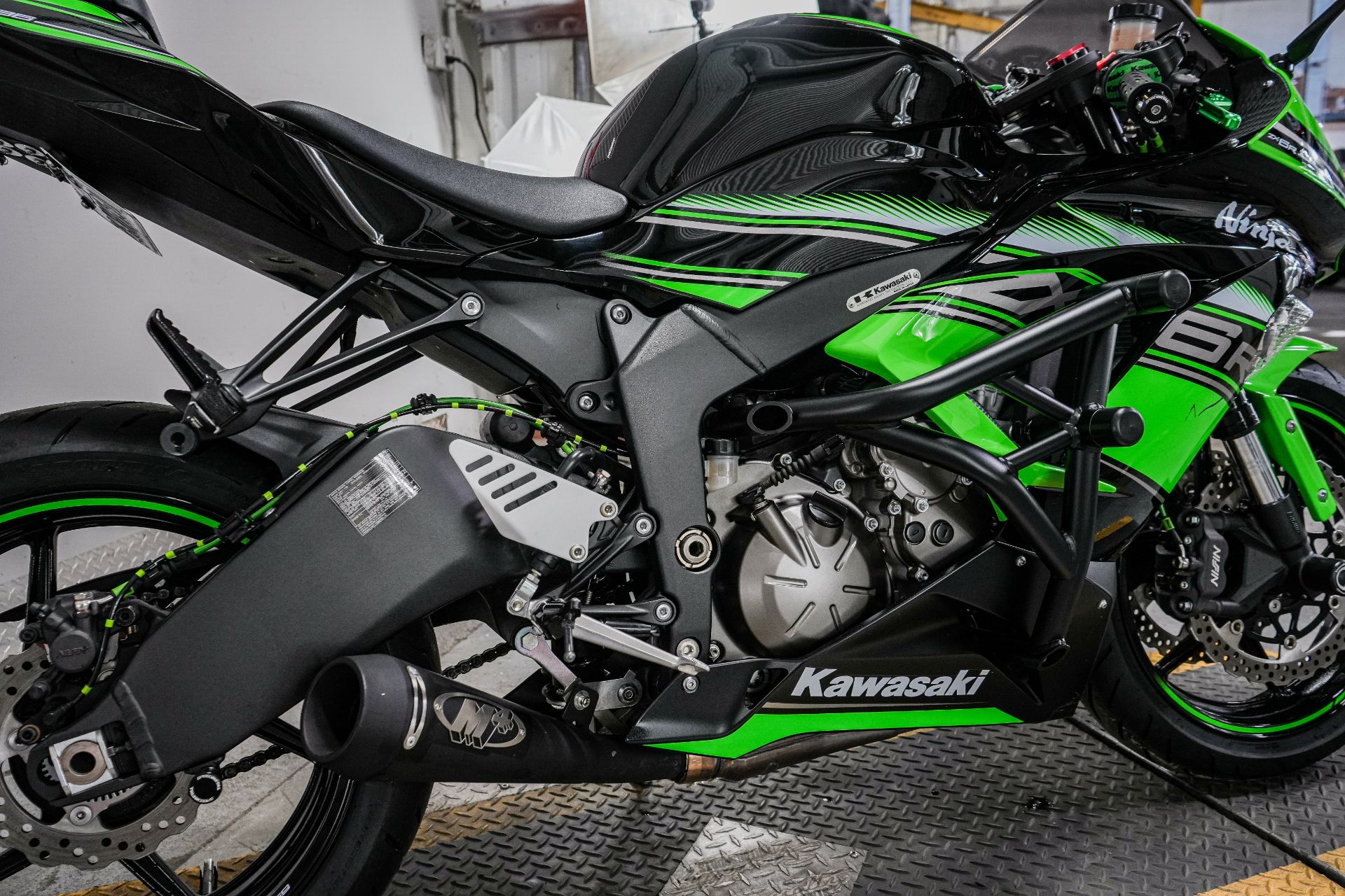 2016 Kawasaki Ninja ZX-6R KRT Edition in Sacramento, California - Photo 9