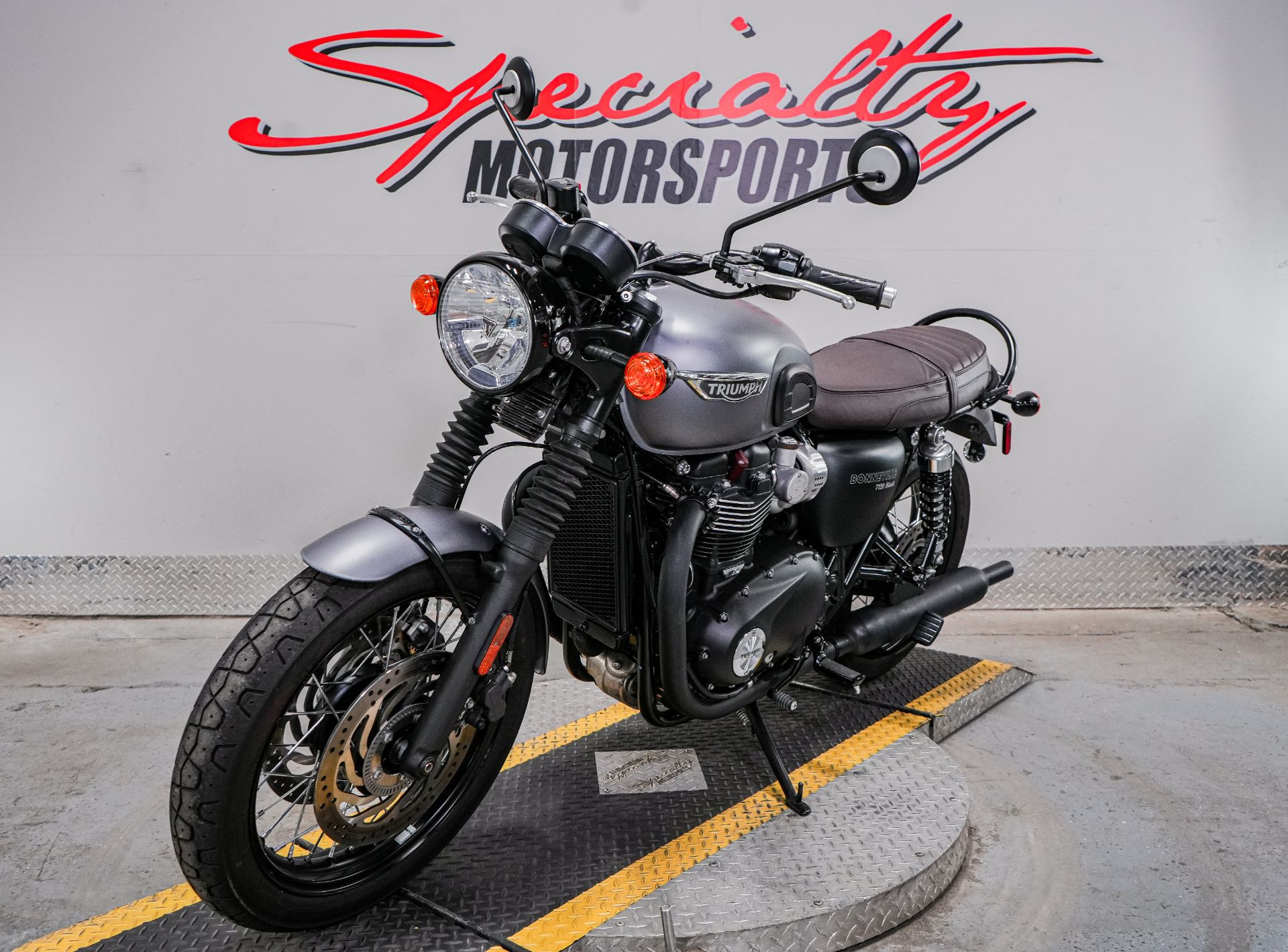 2016 Triumph Bonneville T120 Black in Sacramento, California - Photo 6