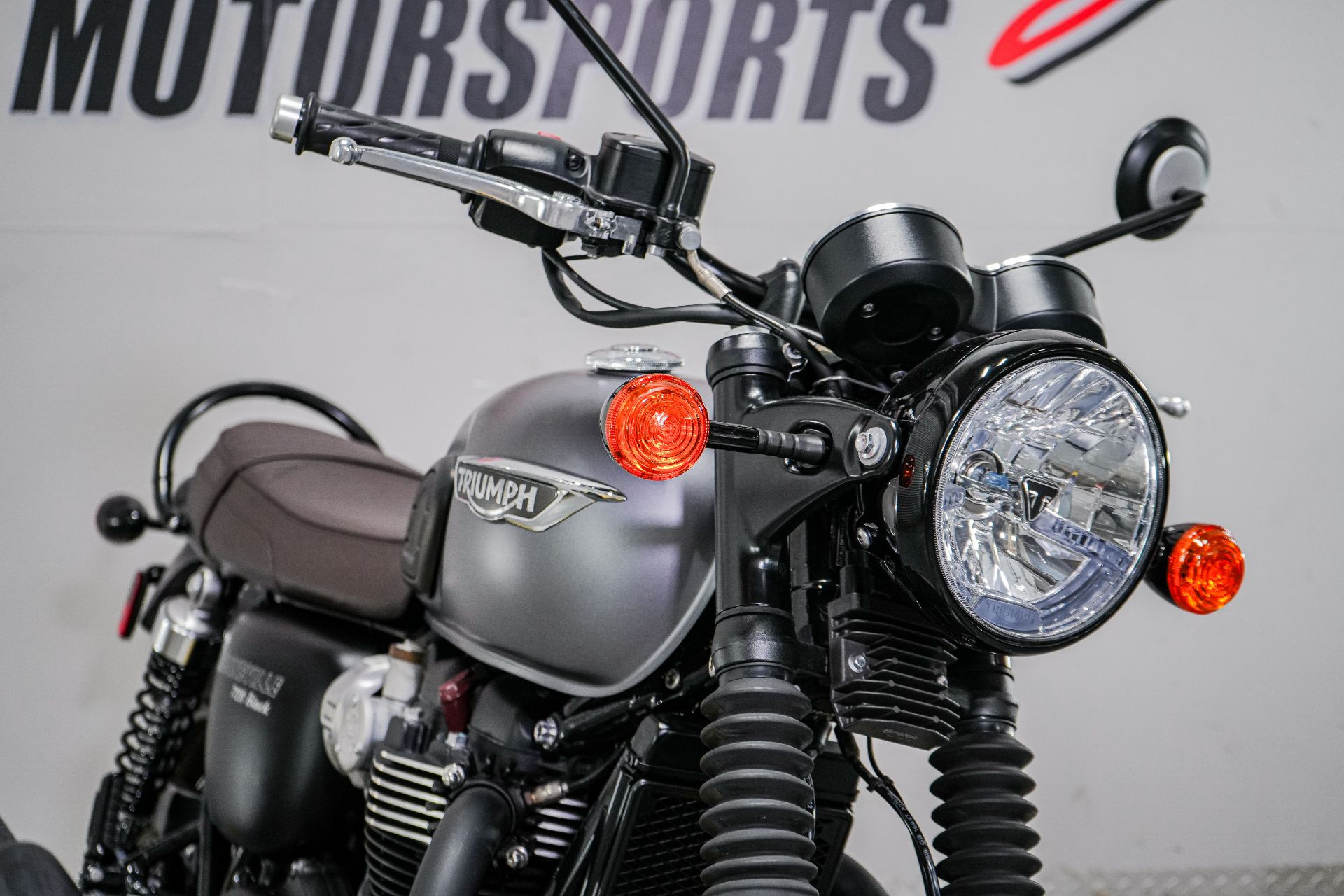 2016 Triumph Bonneville T120 Black in Sacramento, California - Photo 8