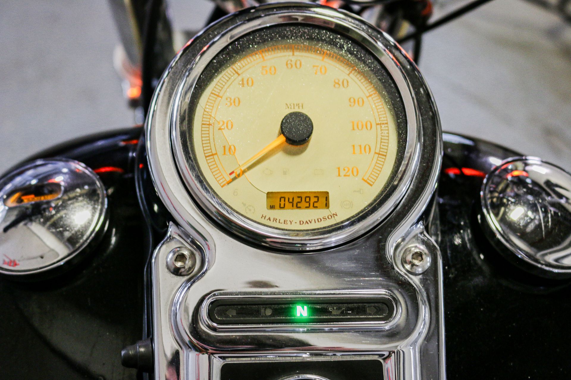 2008 Harley-Davidson Dyna® Super Glide® Custom in Sacramento, California - Photo 9