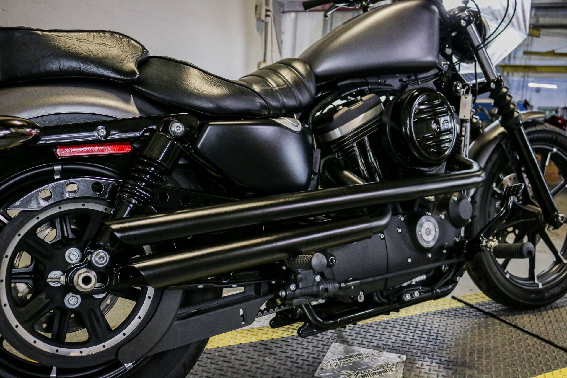 2016 Harley-Davidson Iron 883™ in Sacramento, California - Photo 8