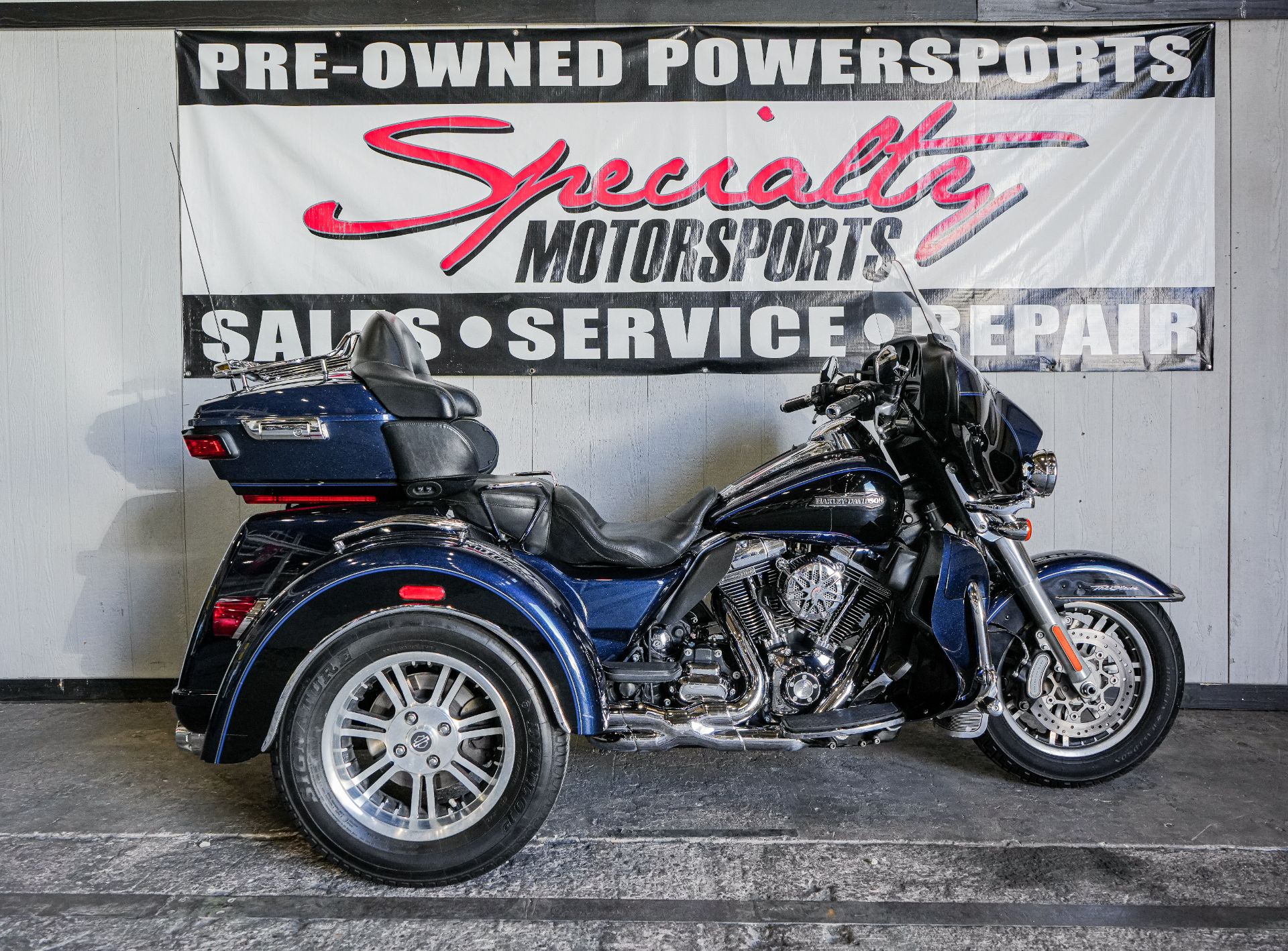 2014 Harley-Davidson Tri Glide® Ultra in Sacramento, California - Photo 2