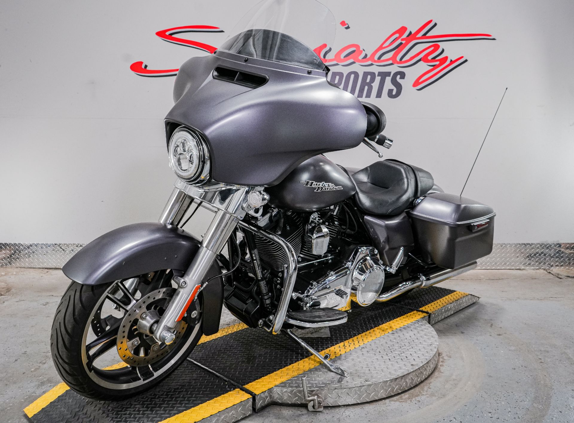 2015 Harley-Davidson Street Glide® in Sacramento, California - Photo 6