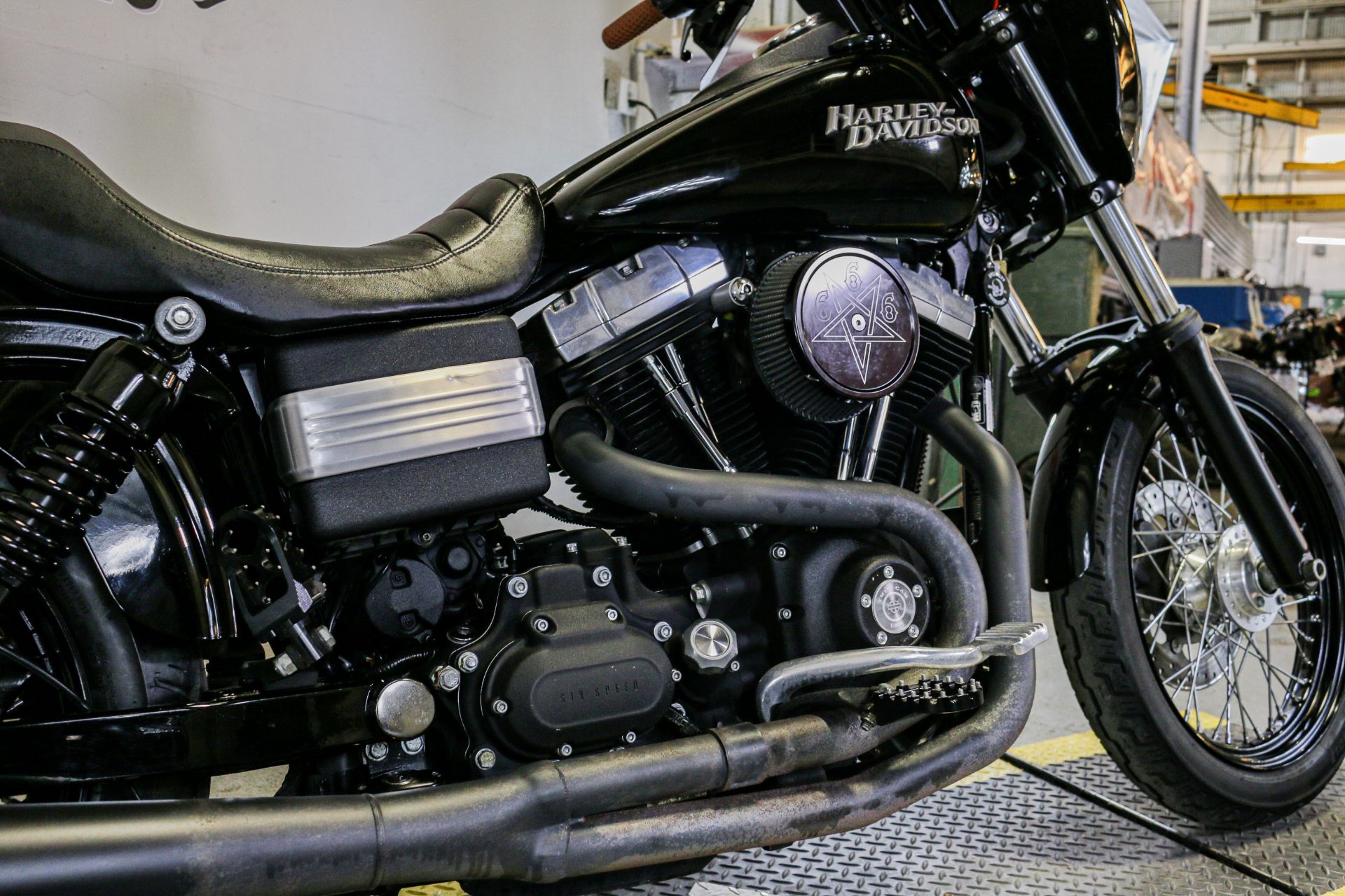 2010 Harley-Davidson Dyna® Street Bob® in Sacramento, California - Photo 8