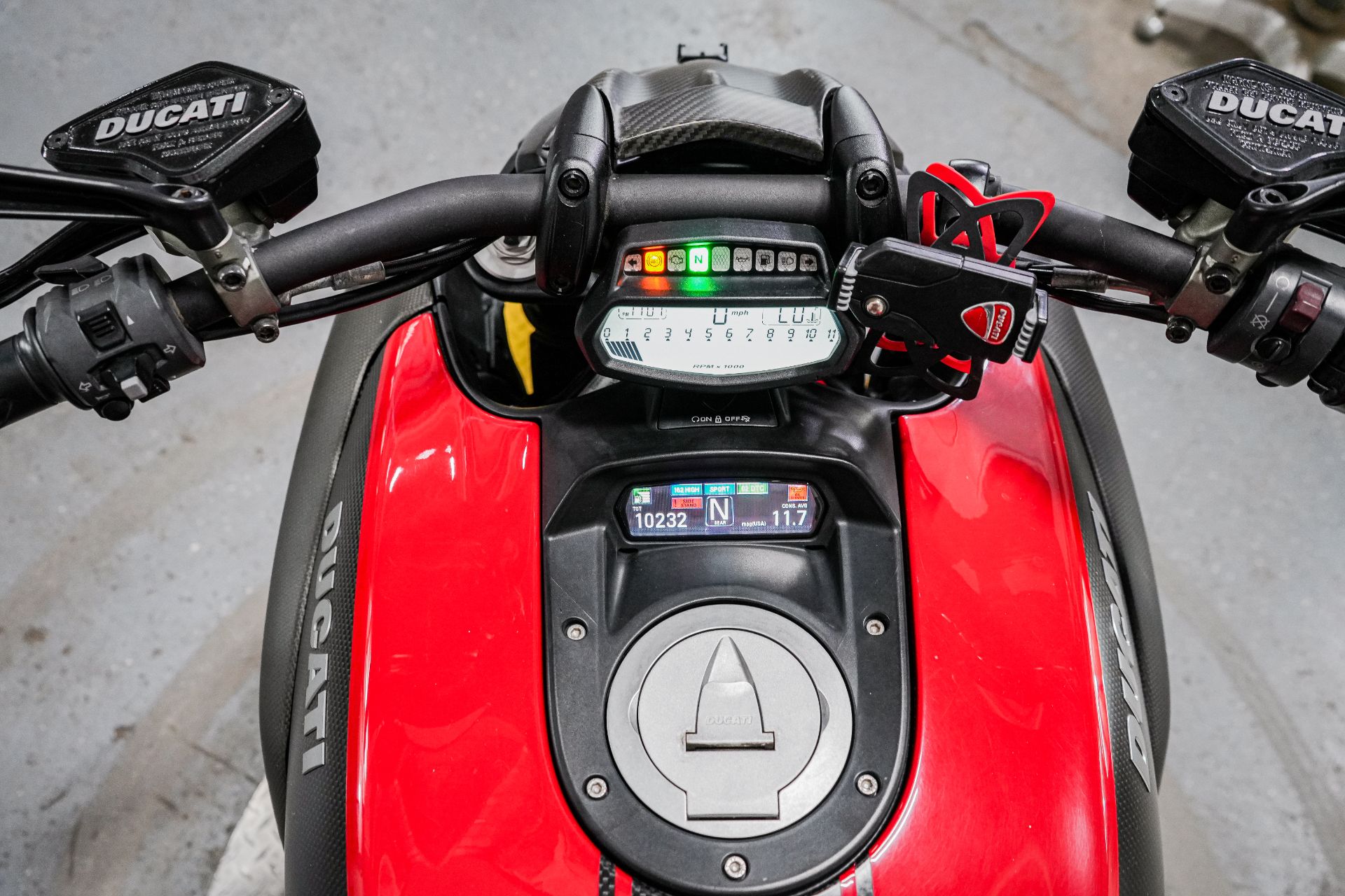 2015 Ducati Diavel Carbon in Sacramento, California - Photo 11
