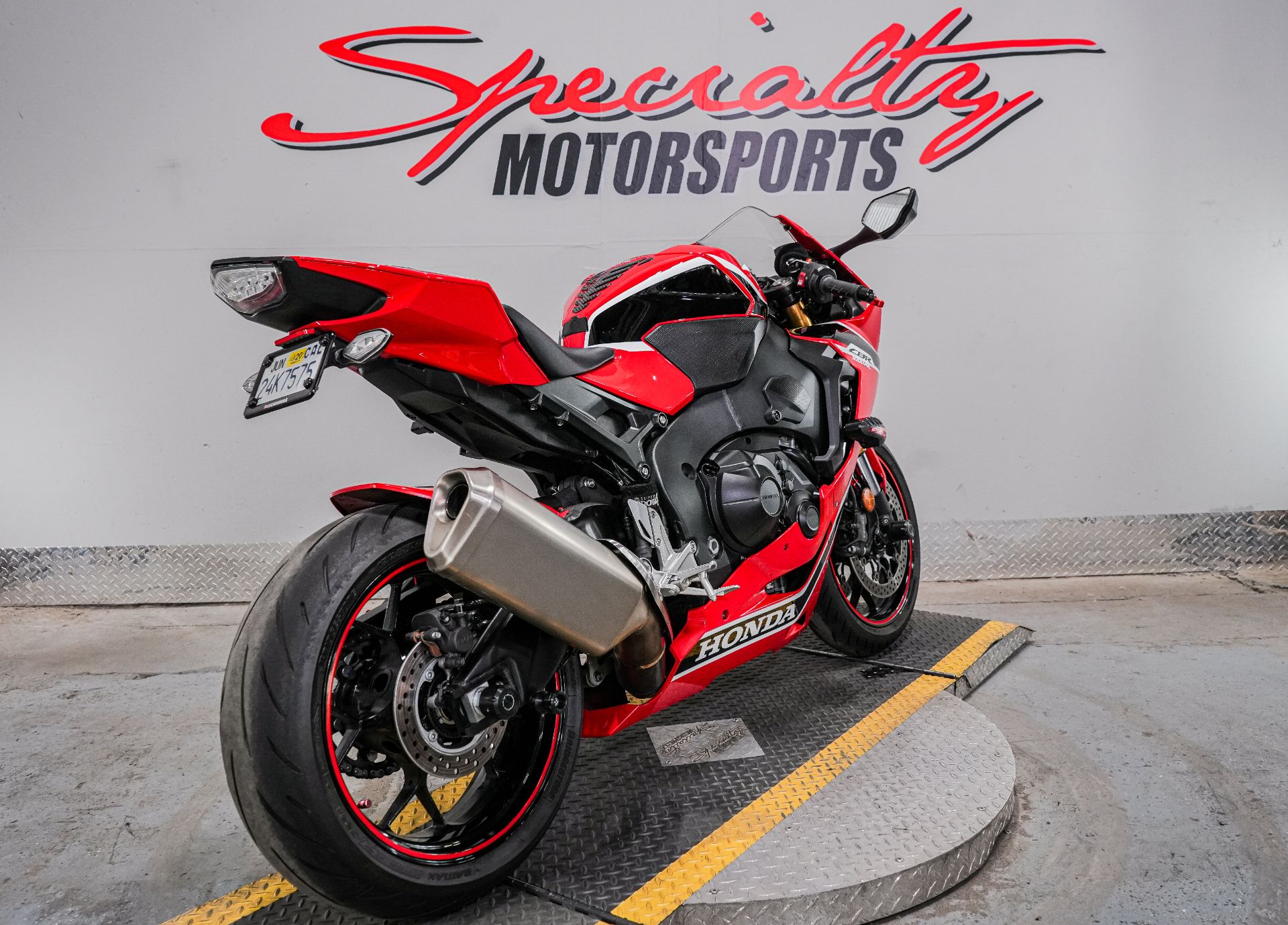 2017 Honda CBR1000RR in Sacramento, California - Photo 2