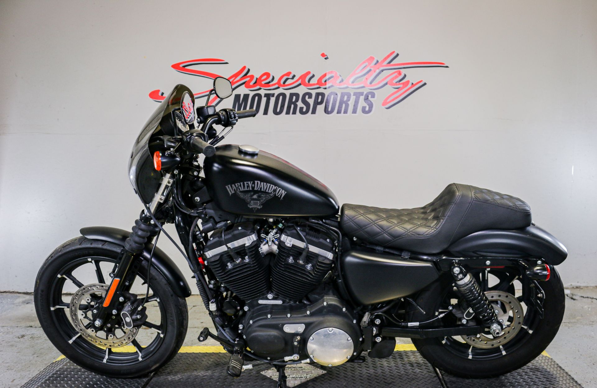 2018 Harley-Davidson Iron 883™ in Sacramento, California - Photo 4