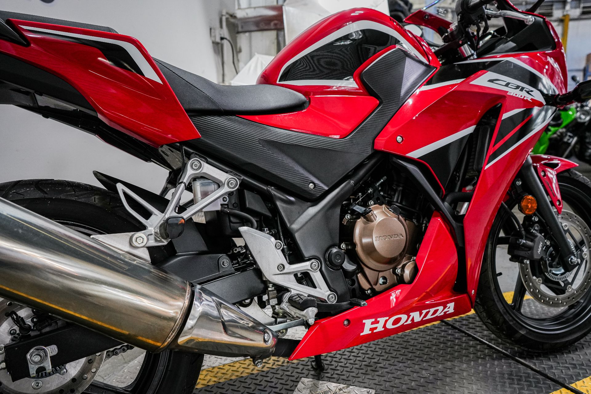 2019 Honda CBR300R ABS in Sacramento, California - Photo 8