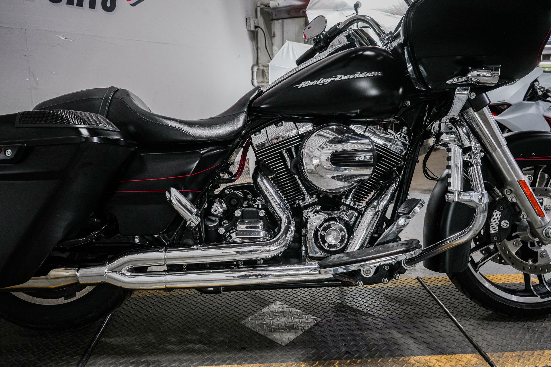 2015 Harley-Davidson Road Glide® Special in Sacramento, California - Photo 9