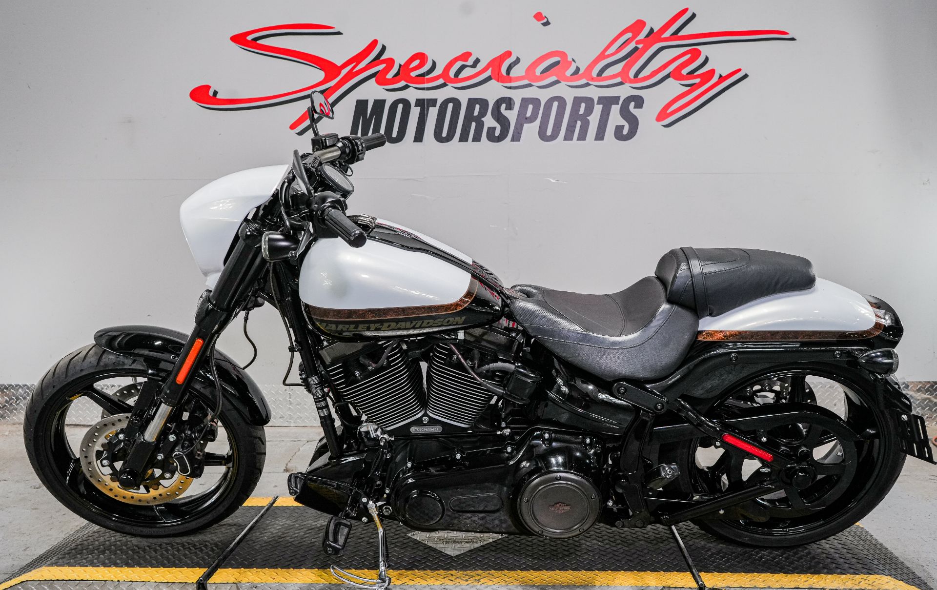 2016 Harley-Davidson CVO™ Pro Street Breakout® in Sacramento, California - Photo 5