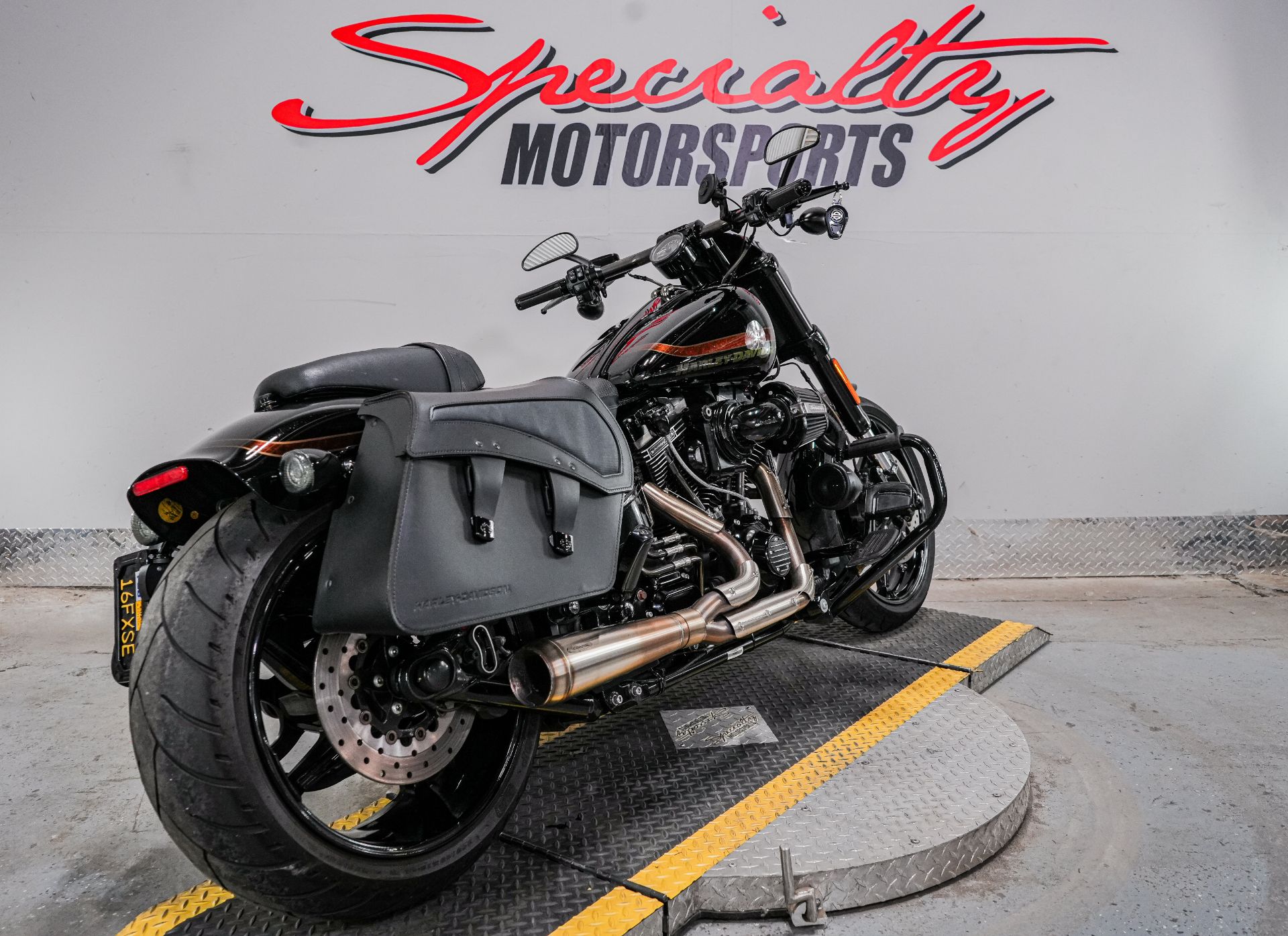 2016 Harley-Davidson CVO™ Pro Street Breakout® in Sacramento, California - Photo 3