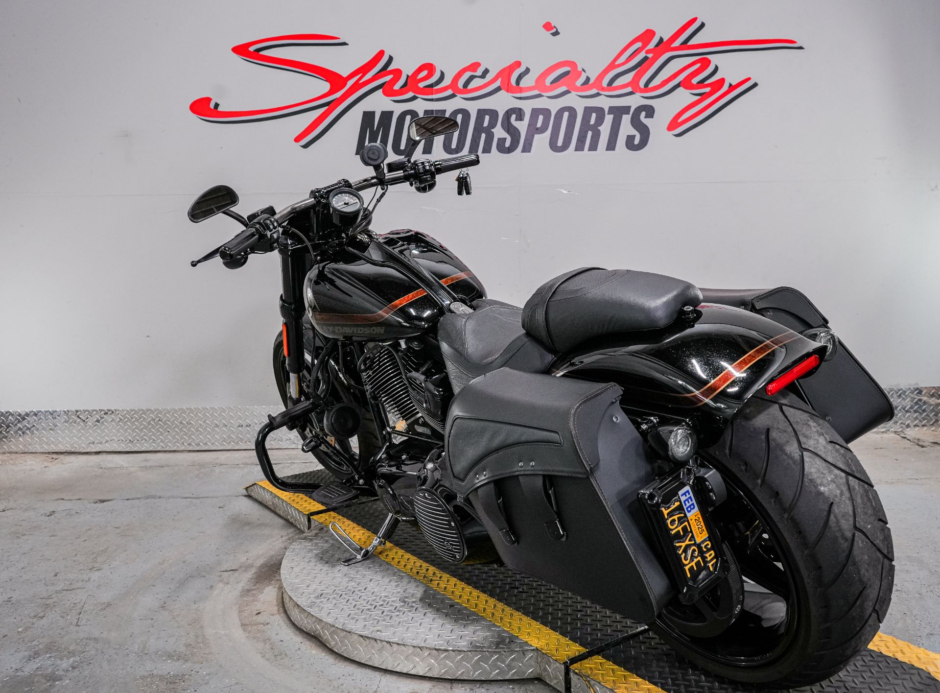 2016 Harley-Davidson CVO™ Pro Street Breakout® in Sacramento, California - Photo 4