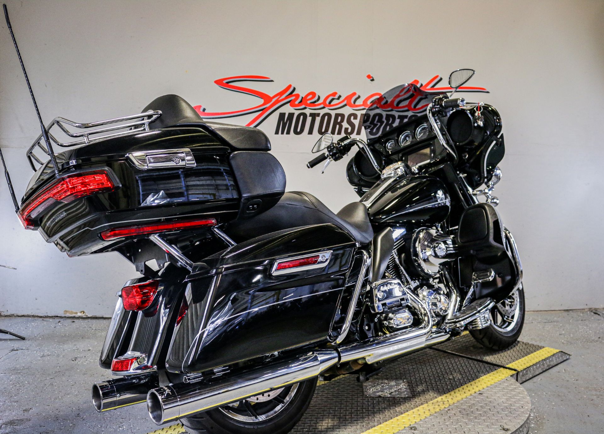 2015 Harley-Davidson Electra Glide® Ultra Classic® in Sacramento, California - Photo 2