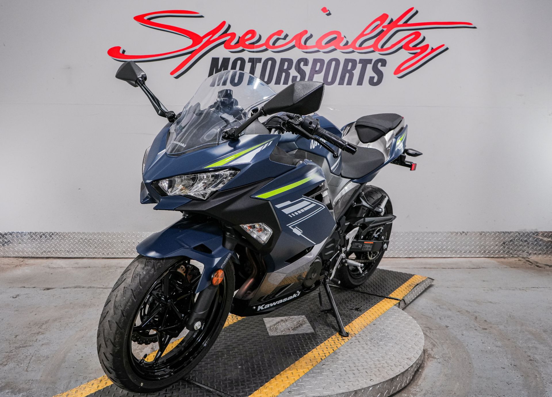 2022 Kawasaki Ninja 400 ABS in Sacramento, California - Photo 6