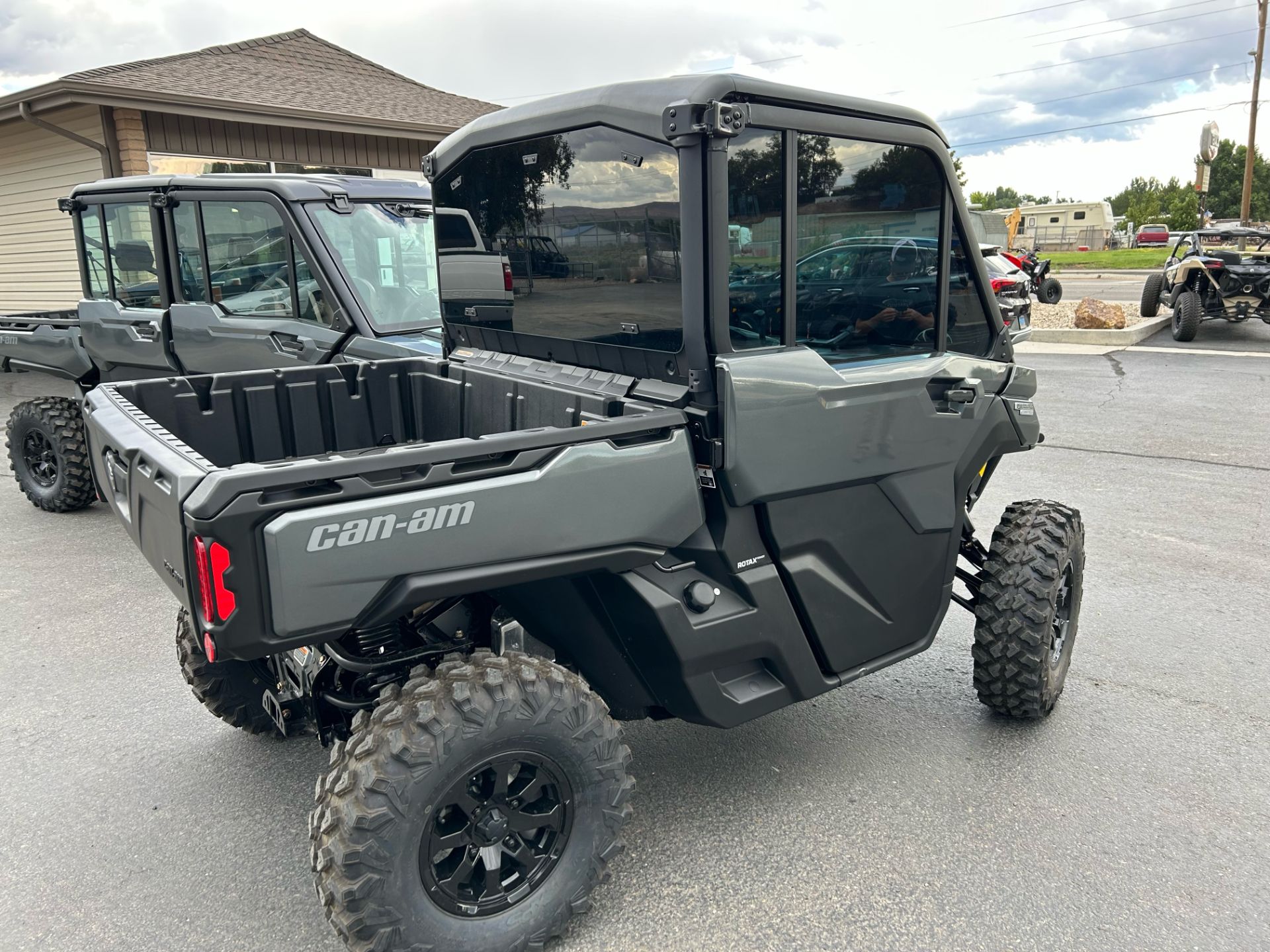 2023 Can-Am Defender Limited CAB HD10 in Elko, Nevada - Photo 2