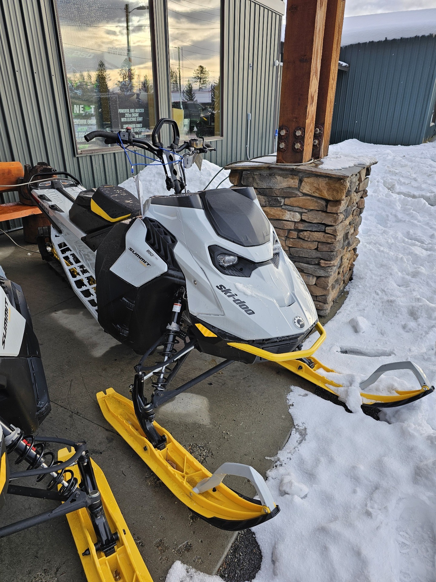 2023 Ski-Doo Summit Edge 165 850 E-TEC E.S. PowderMax X-Light 3.0 w/ FlexEdge in Ponderay, Idaho - Photo 2