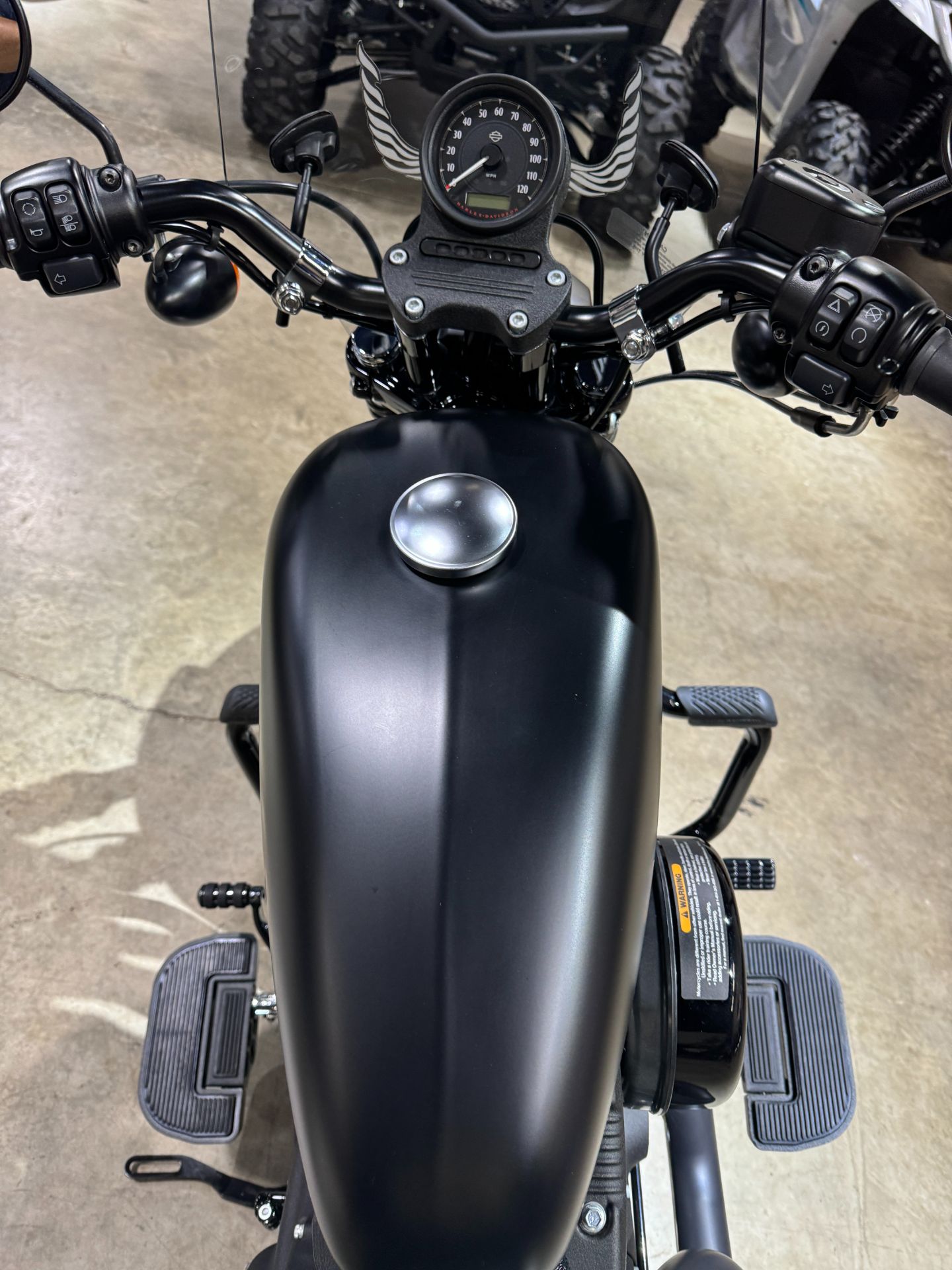 2019 Harley-Davidson Iron 883™ in Eden Prairie, Minnesota - Photo 9