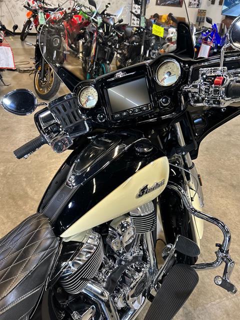 2017 Indian Motorcycle Roadmaster® Icon Series in Eden Prairie, Minnesota - Photo 8